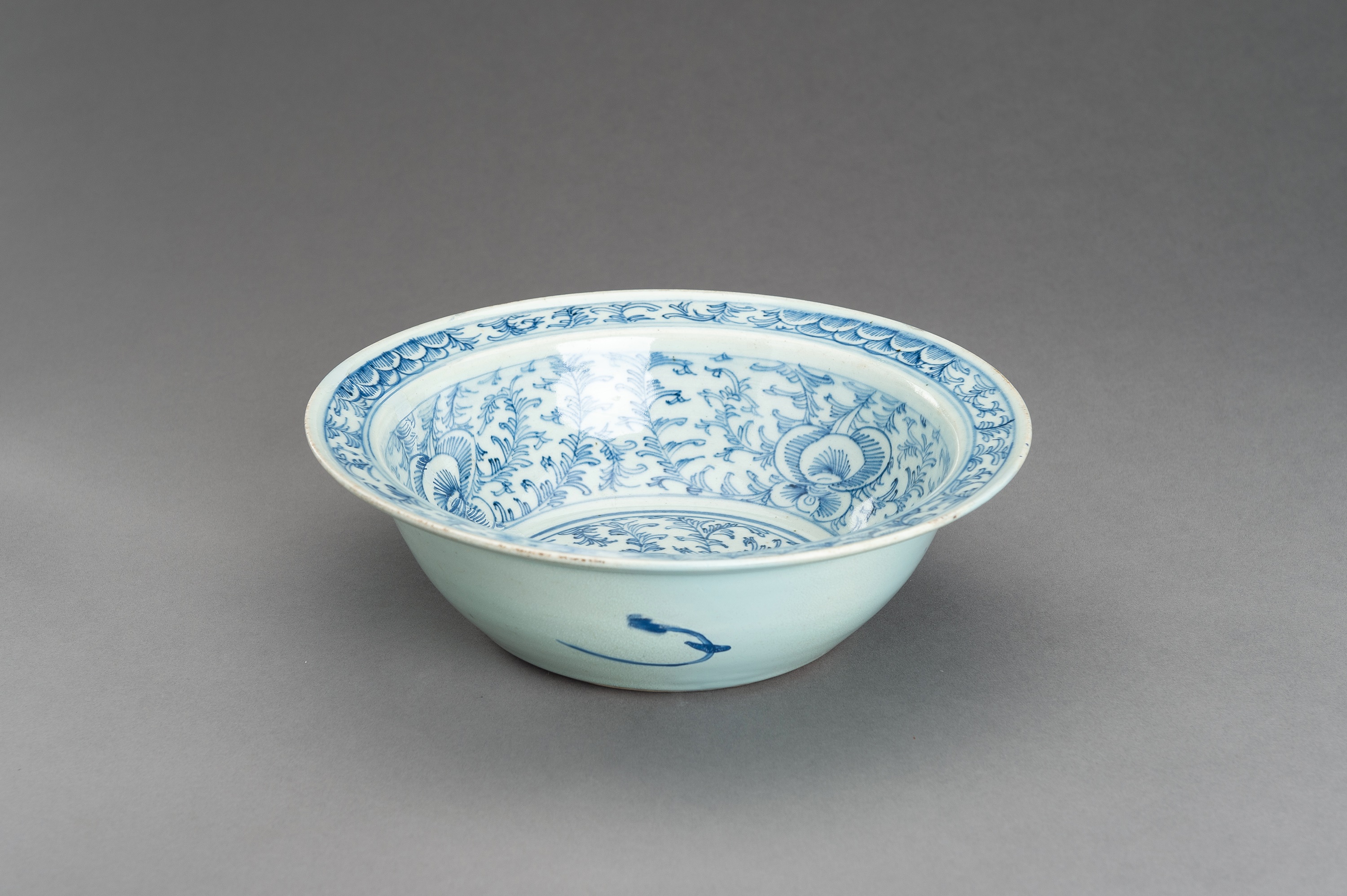 A BLUE AND WHITE ANNAM PORCELAIN BOWL - Image 9 of 12
