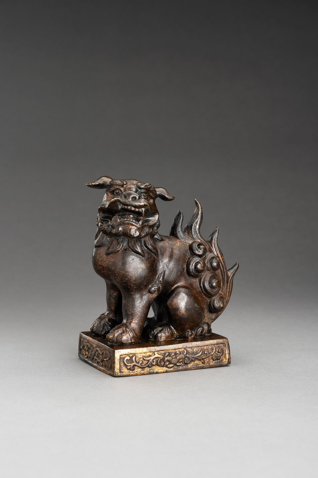 A LACQUER GILT BRONZE FIGURE OF A BUDDHIST LION, QING - Image 12 of 13