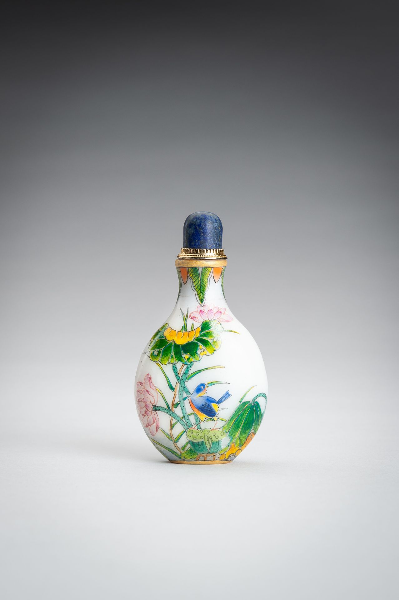 AN ENAMELED GLASS SNUFF BOTTLE WITH FLOWERS AND BIRDS, REPUBLIC - Image 5 of 13