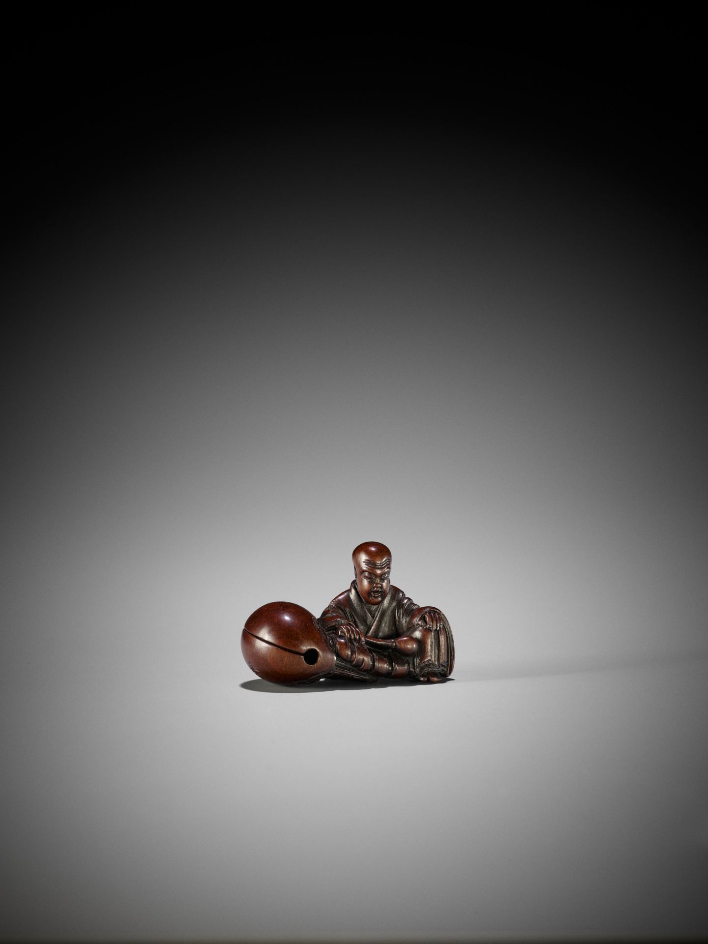 SHURAKU: A FINE WOOD NETSUKE OF A MONK WITH MOKUGYO - Image 10 of 10