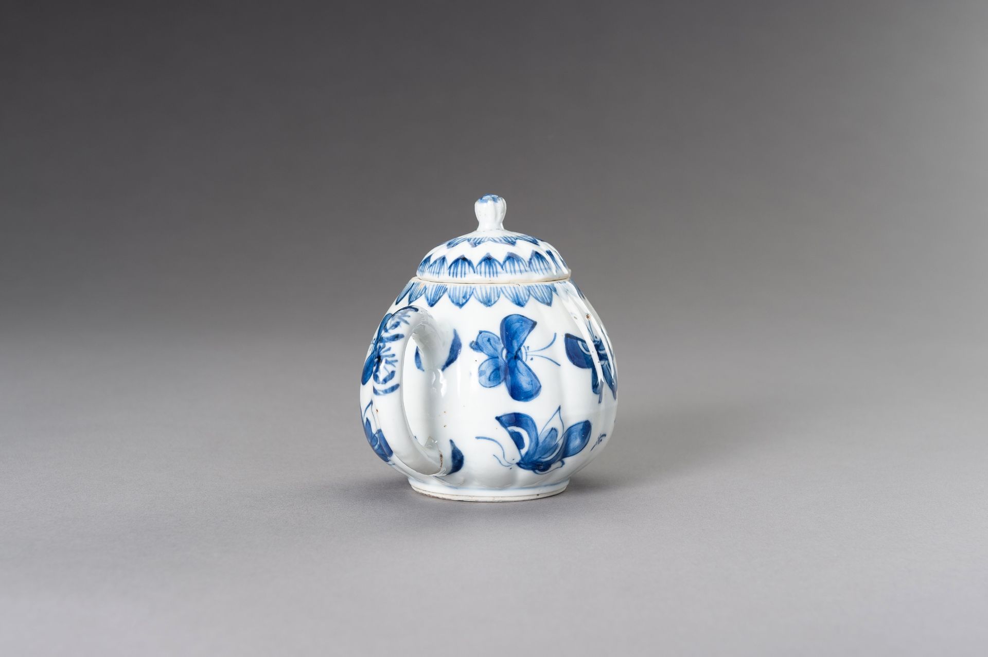 A BLUE AND WHITE 'BUTTERFLIES' TEAPOT, QING - Image 5 of 9