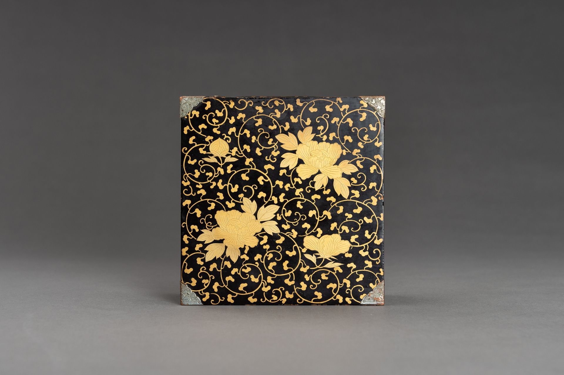 A BLACK AND GOLD LACQUER MINIATURE CABINET - Image 12 of 19