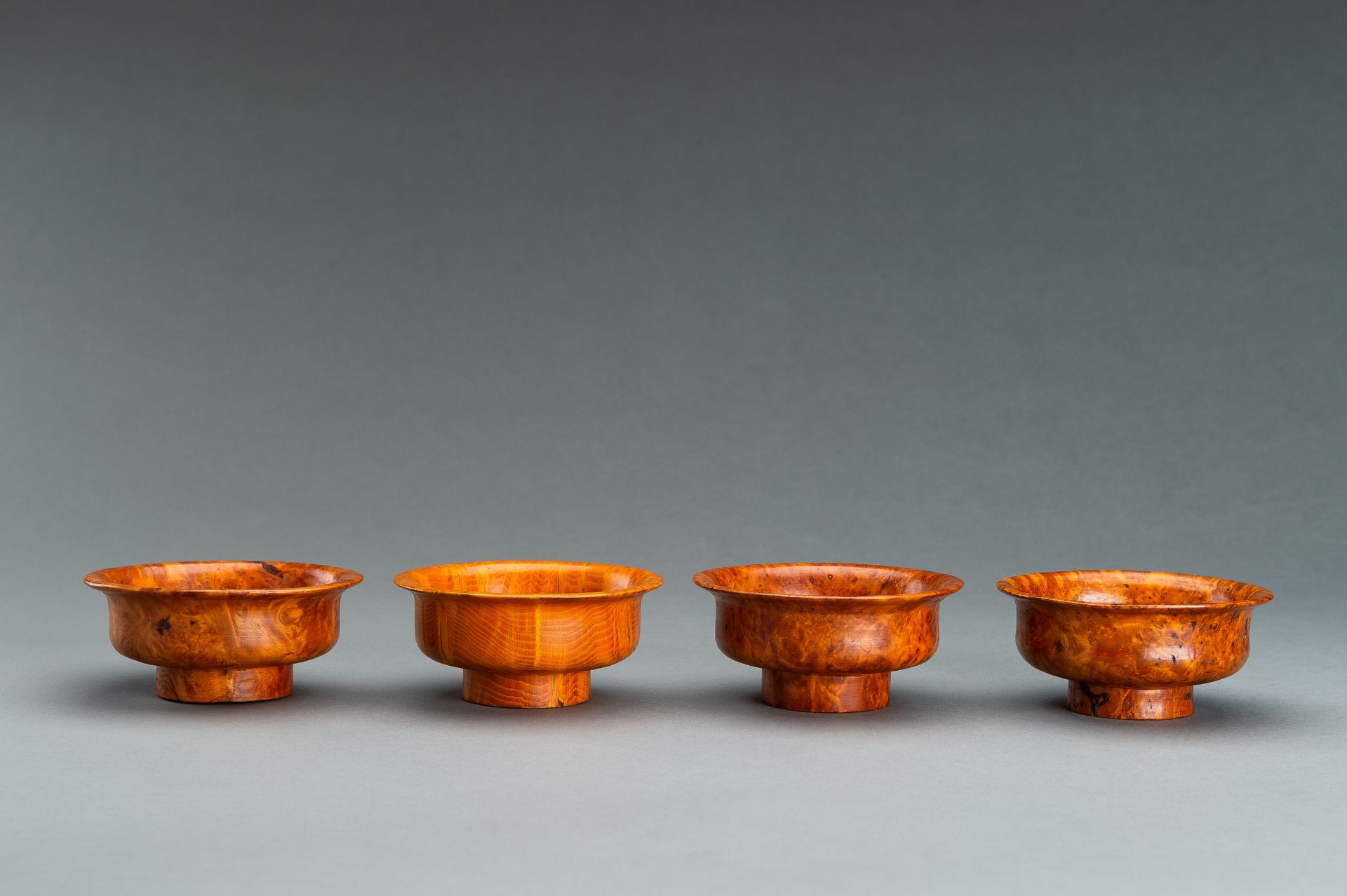 A LOT WITH FOUR TIBETAN ROOT WOOD CUPS - Bild 10 aus 13