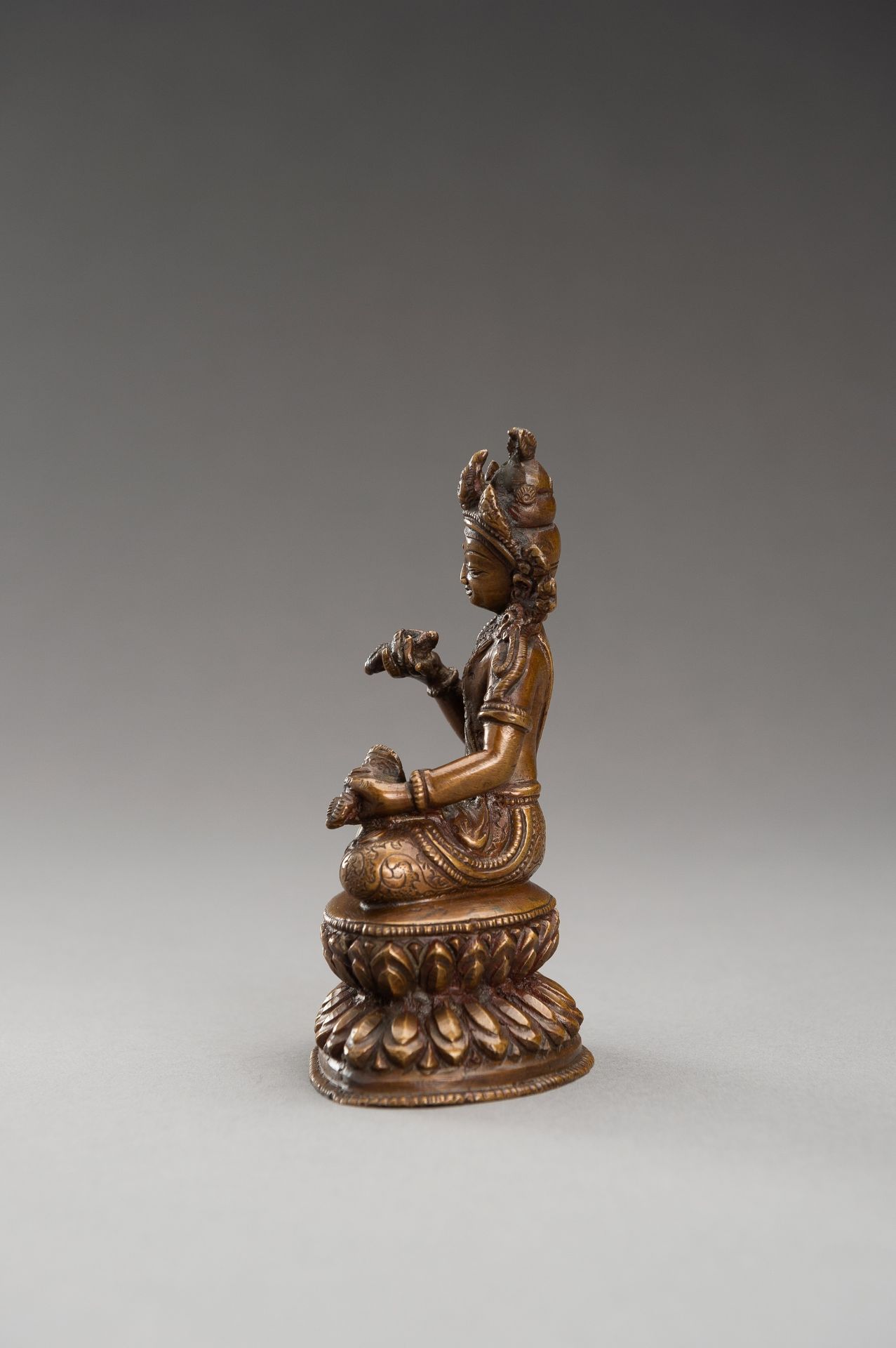 A BRONZE FIGURE OF VAJRASATTVA, 1900s - Bild 3 aus 9