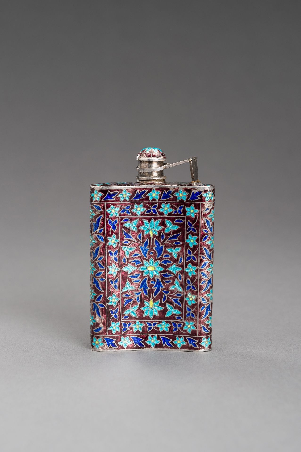 A MUGHAL STYLE ENAMELED SILVER HIP FLASK - Bild 9 aus 13