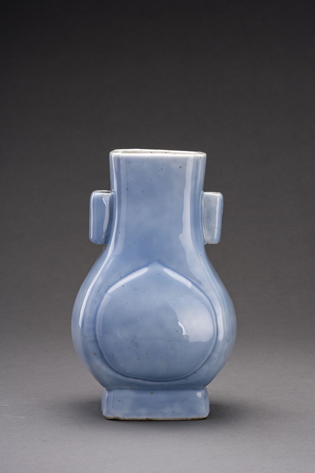 A CLAIRE DE LUNE PORCELAIN BALUSTER VASE, HU, 1900s - Image 4 of 8