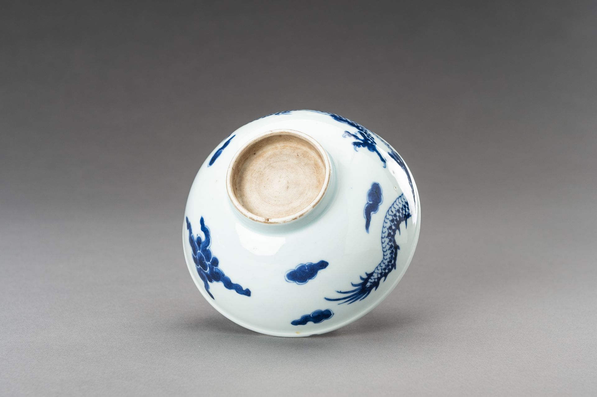 A BLUE AND WHITE 'DRAGON' PORCELAIN BOWL, 1920s - Image 12 of 14