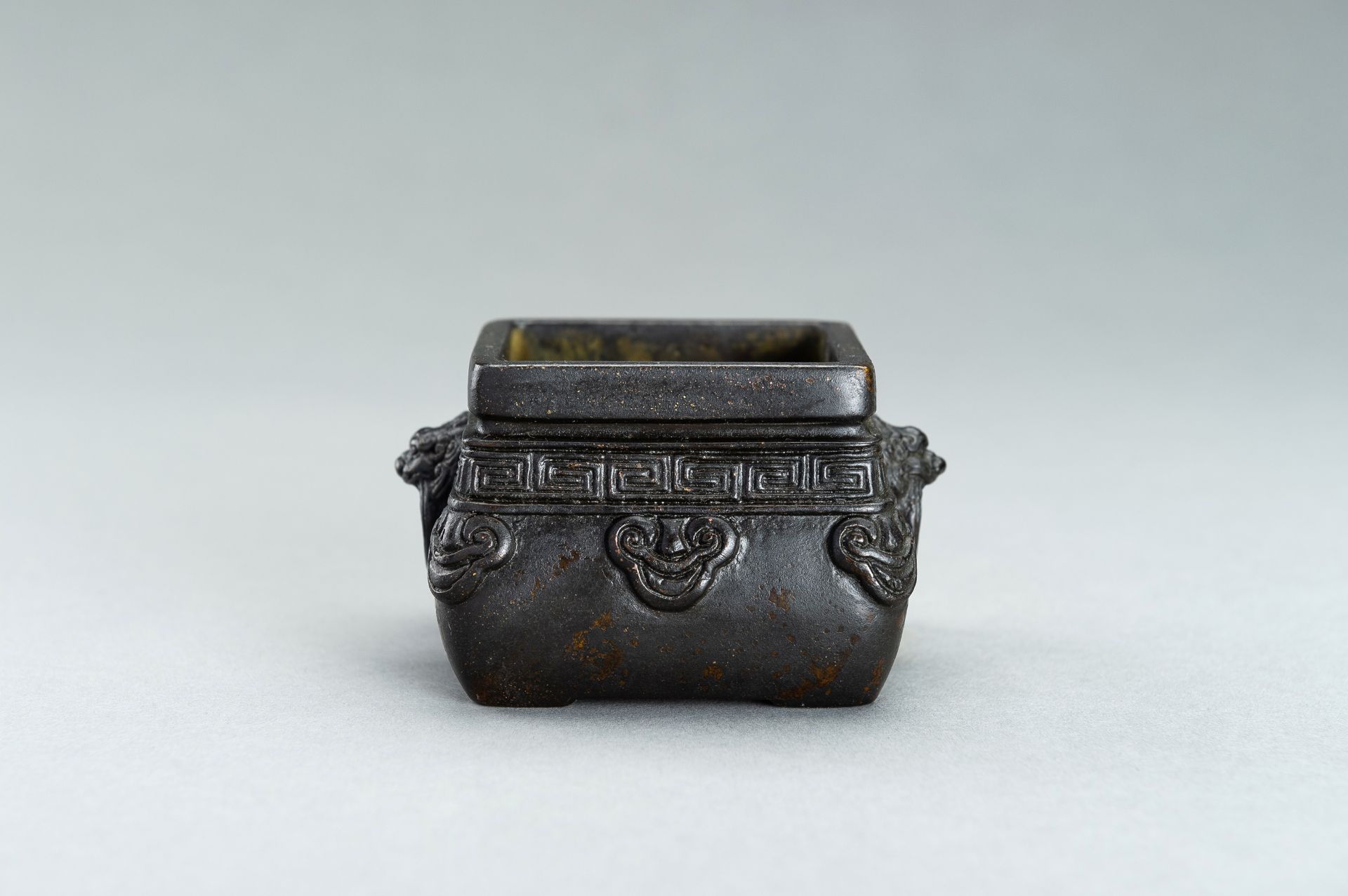 A SMALL BRONZE CENSER WITH LION MASK HANDLES, 17TH to 18th CENTURY - Image 4 of 15