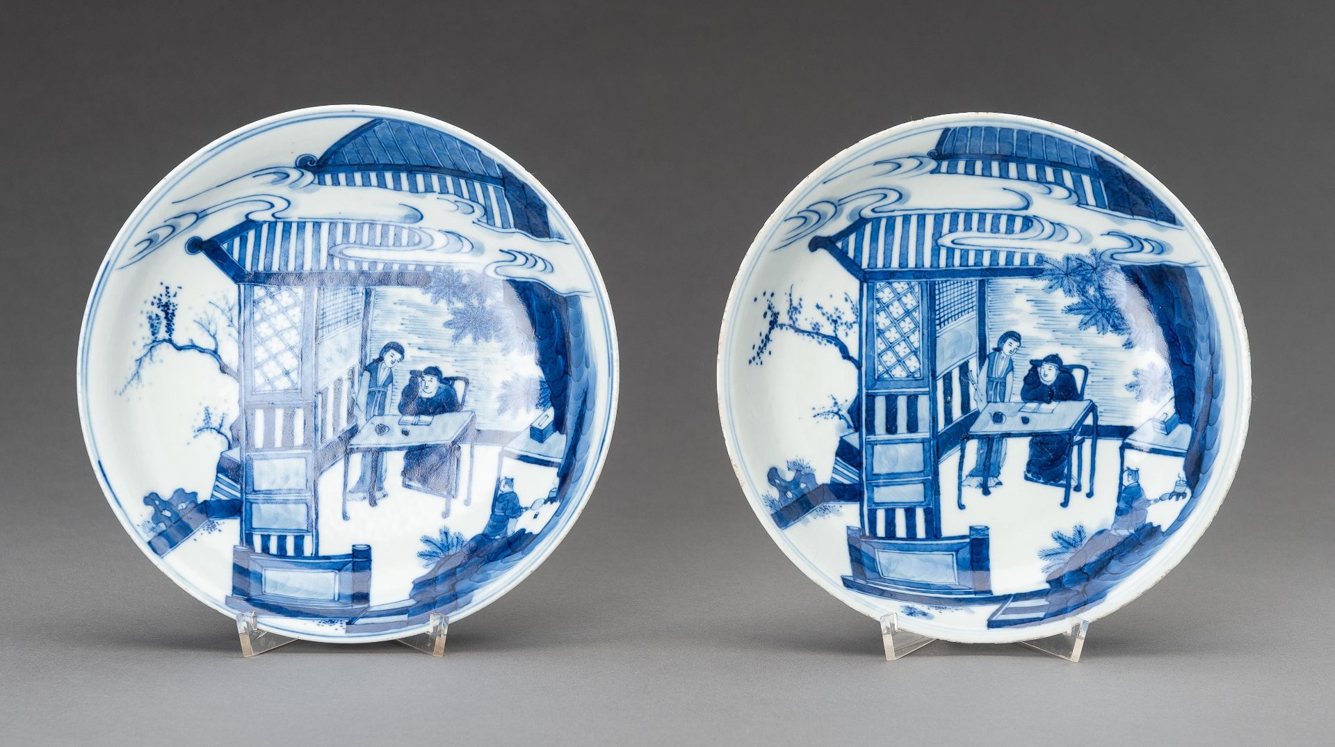 A PAIR OF BLUE AND WHITE 'PALACE GARDEN' PORCELAIN DISHES, QING