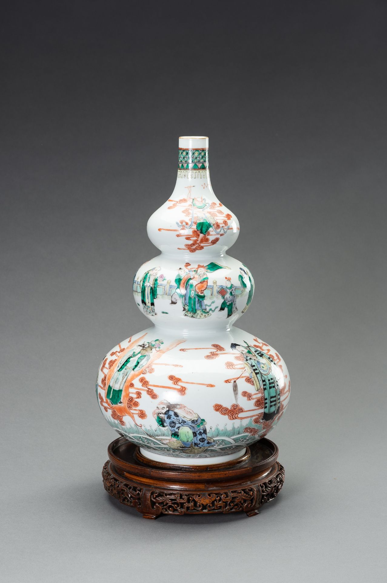 A LARGE FAMILLE VERTE TRIPLE-GOURD PORCELAIN VASE, QING - Bild 3 aus 12