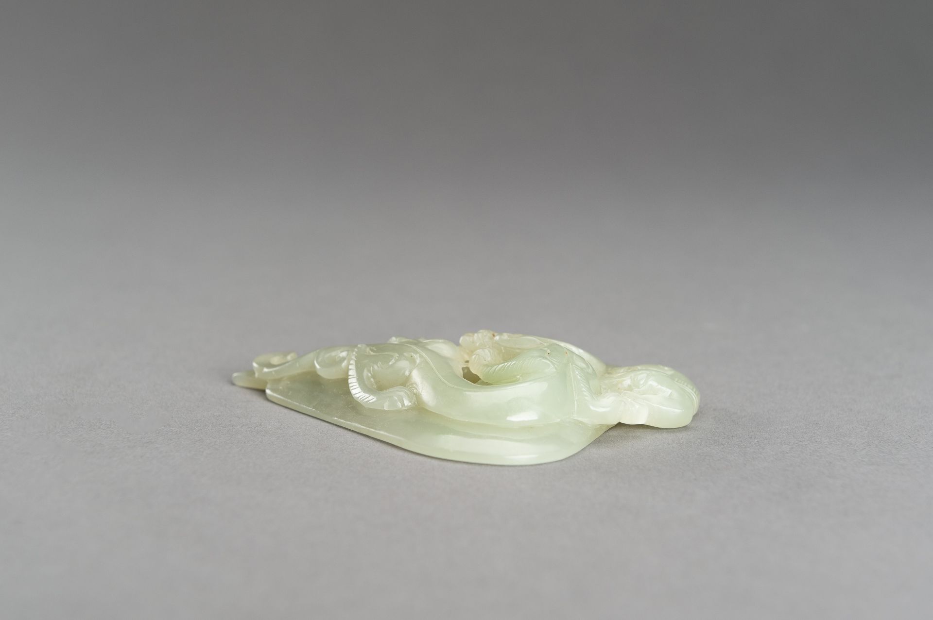 AN ARCHAISTIC PALE CELADON JADE PENDANT OF A CHILONG, 1920s - Image 6 of 14