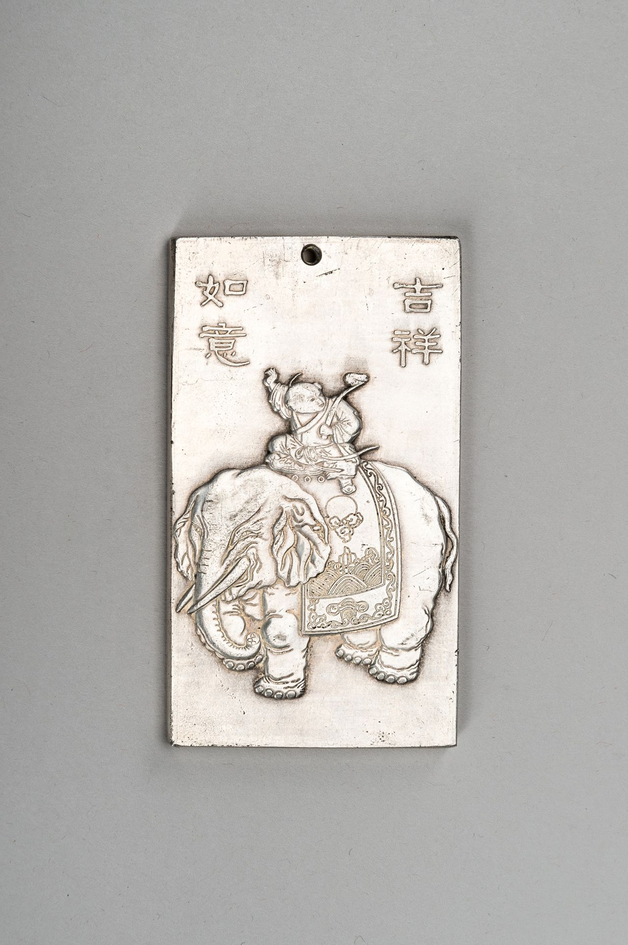 A GROUP OF EIGHT CHINESE 'TIBETAN SILVER' BULLION AMULETS - Bild 15 aus 19