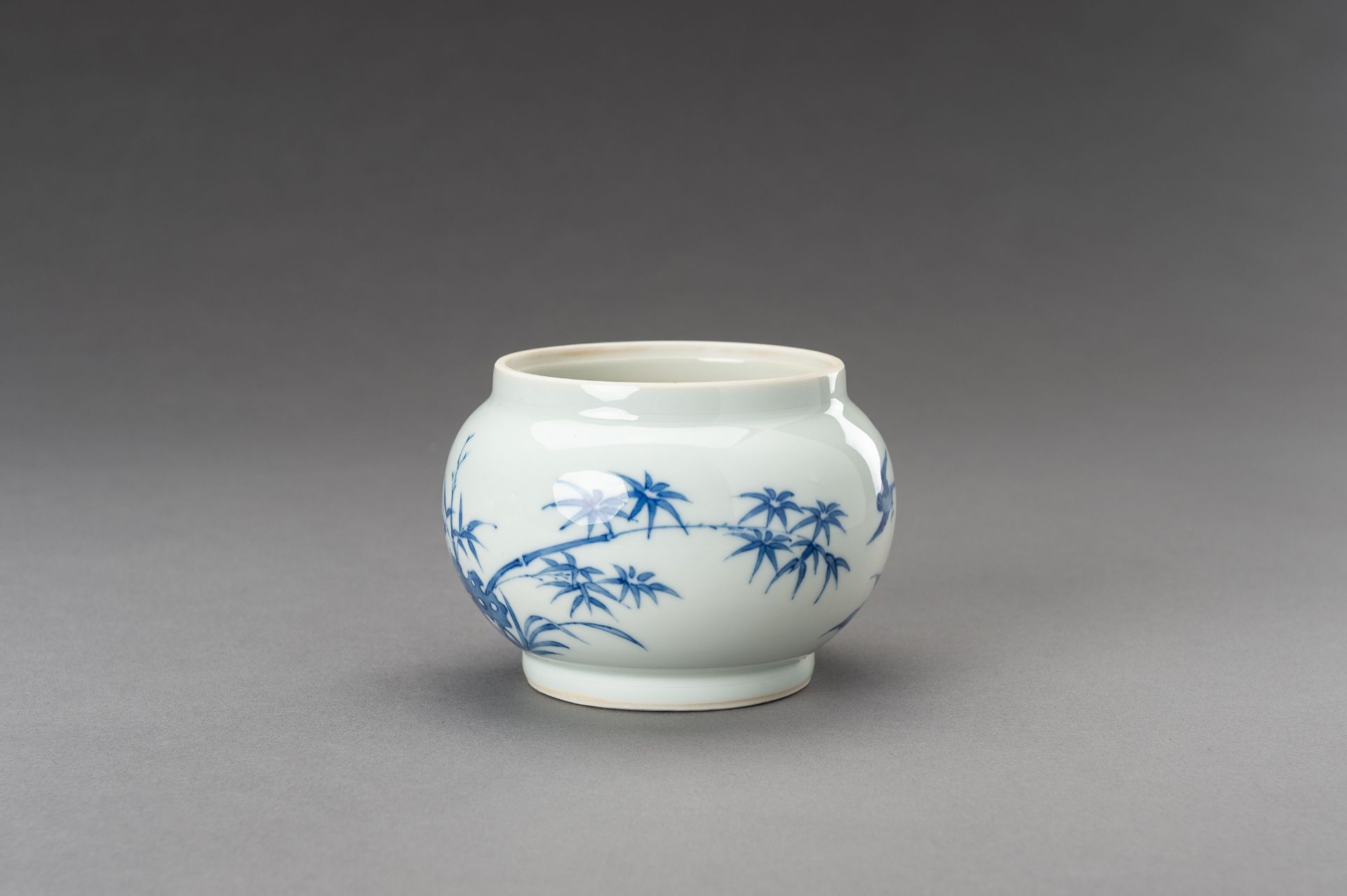 A BLUE AND WHITE 'FLOWERS AND BIRDS' PORCELAIN VASE, c. 1920s - Image 6 of 13