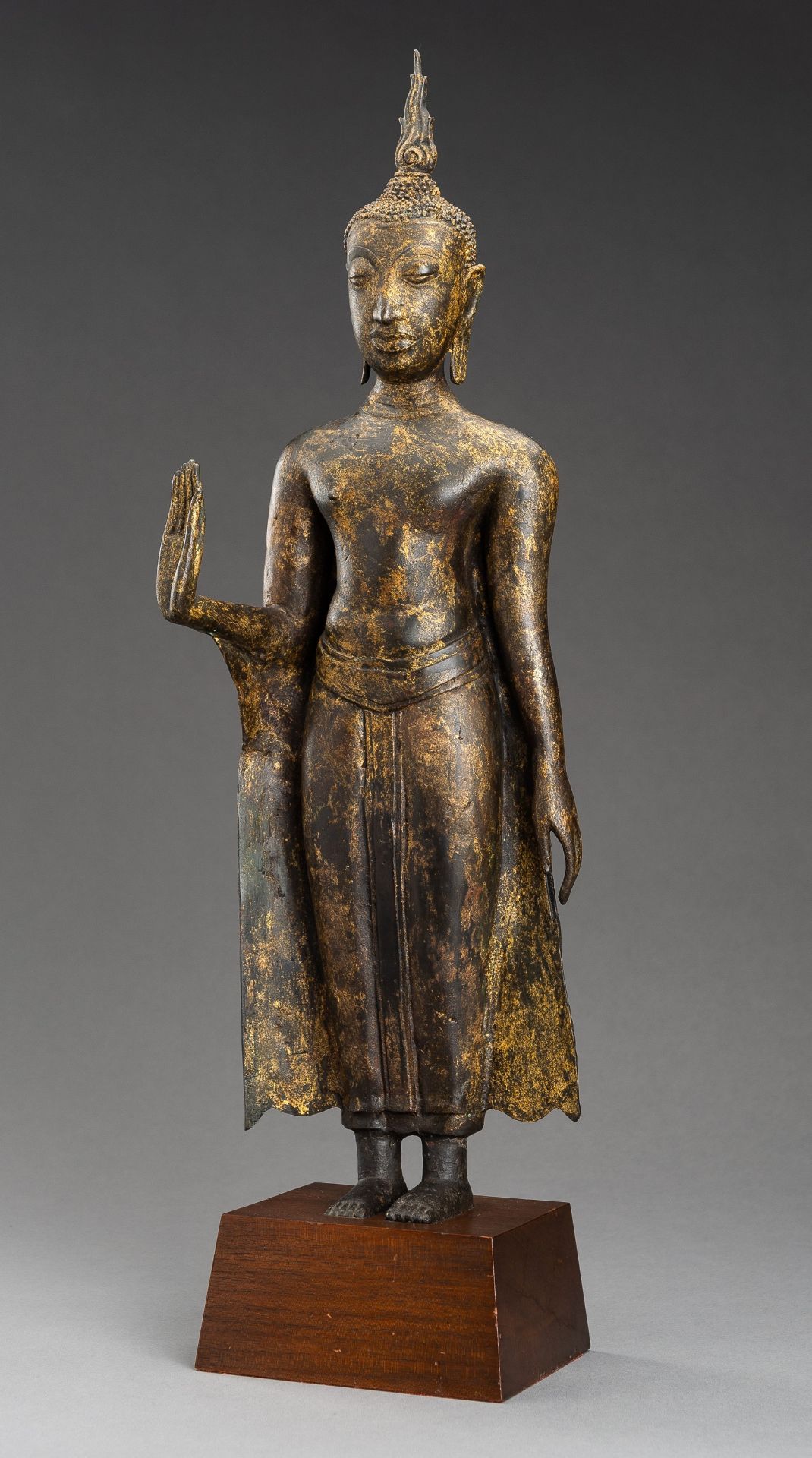 AN U-THONG STYLE LACQUER GILT BRONZE FIGURE OF BUDDHA SHAKYAMUNI