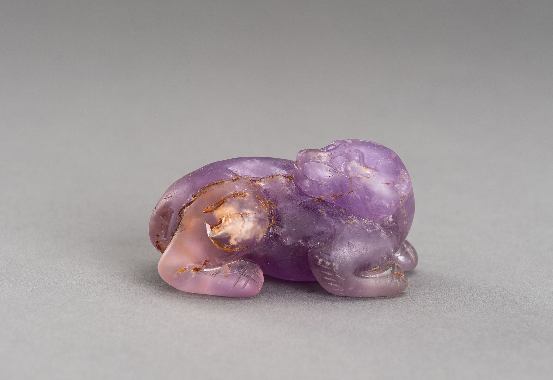 AN AMETHYST FIGURE OF A LION, QING DYNASTY