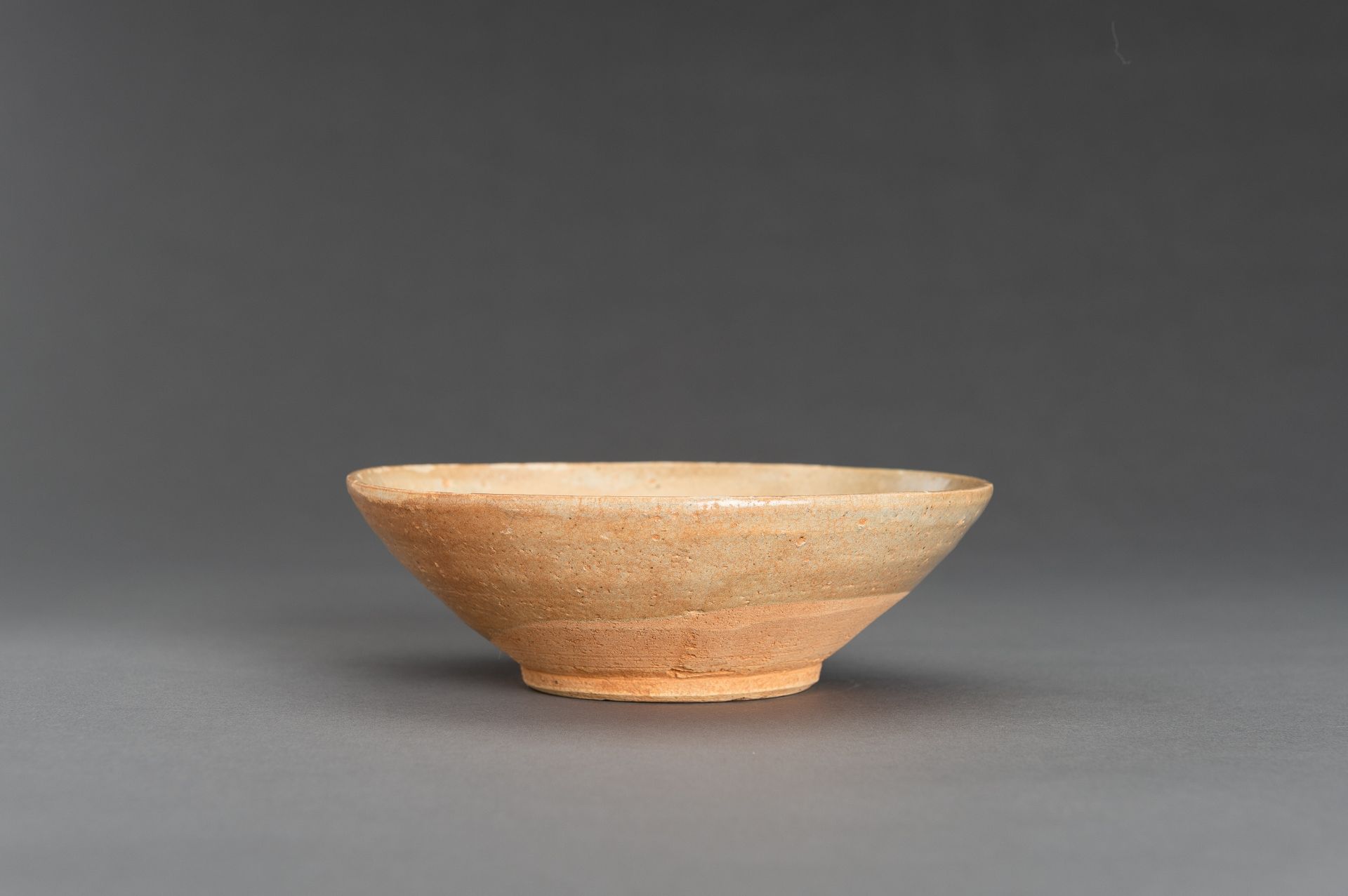 A FINE SONG STYLE QINGBAI GLAZED CERAMIC BOWL - Image 2 of 13