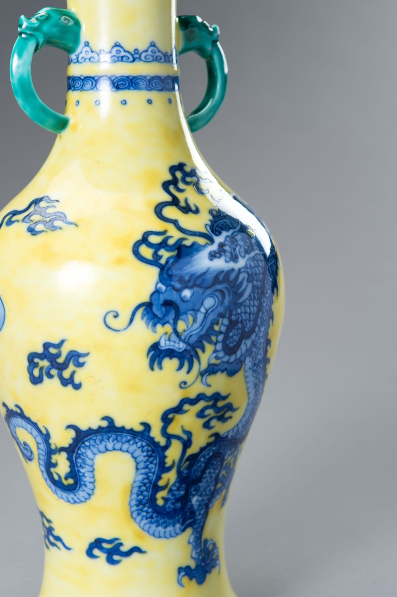 A BLUE AND YELLOW PORCELAIN 'DRAGON' VASE - Image 4 of 13