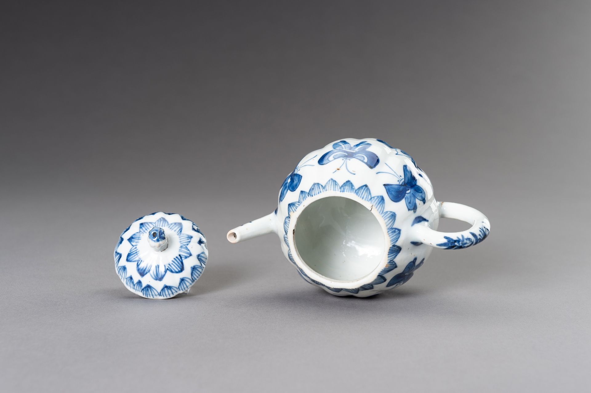 A BLUE AND WHITE 'BUTTERFLIES' TEAPOT, QING - Image 8 of 9