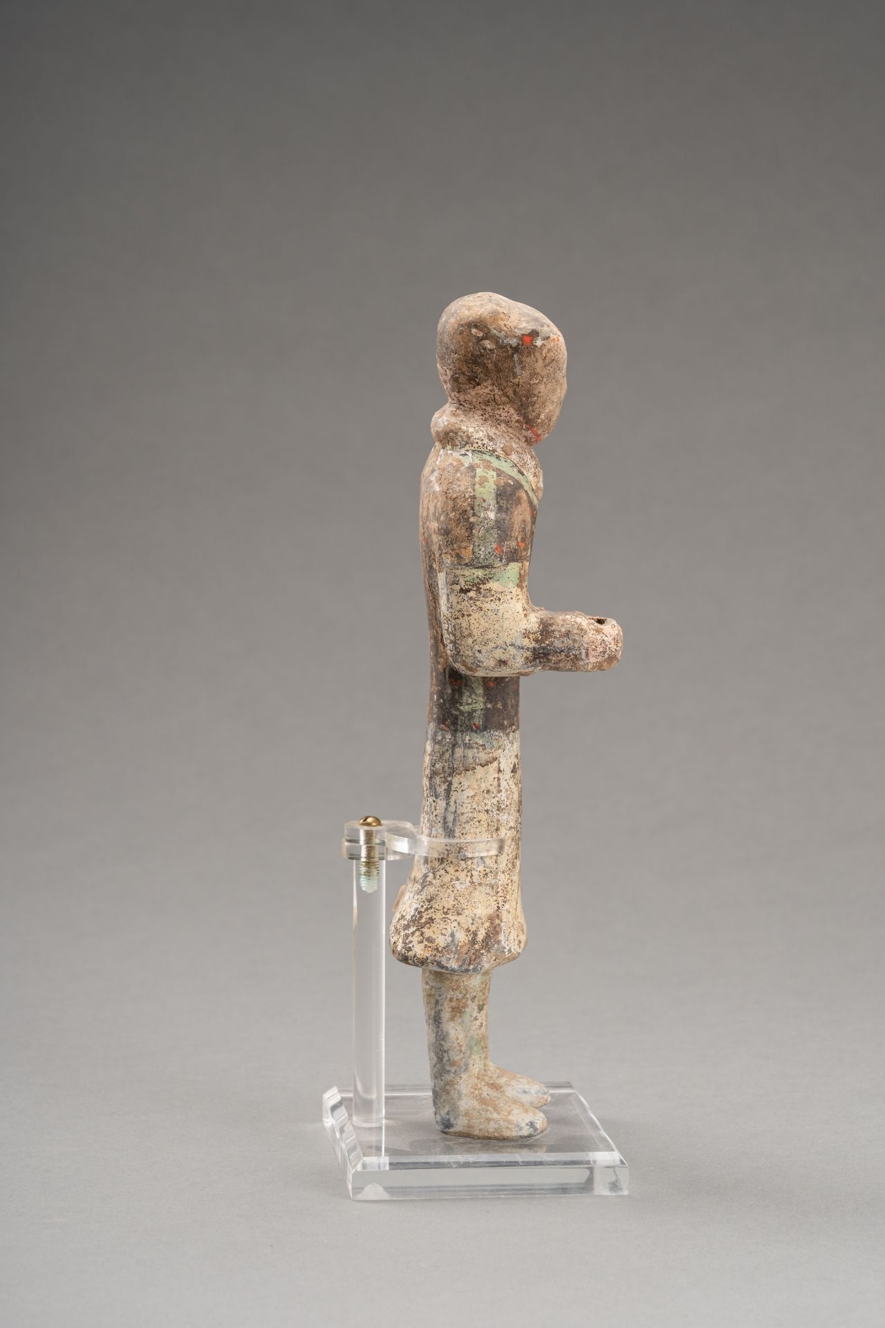 A PAINTED POTTERY FIGURE OF A WARRIOR, HAN DYNASTY - Image 4 of 7