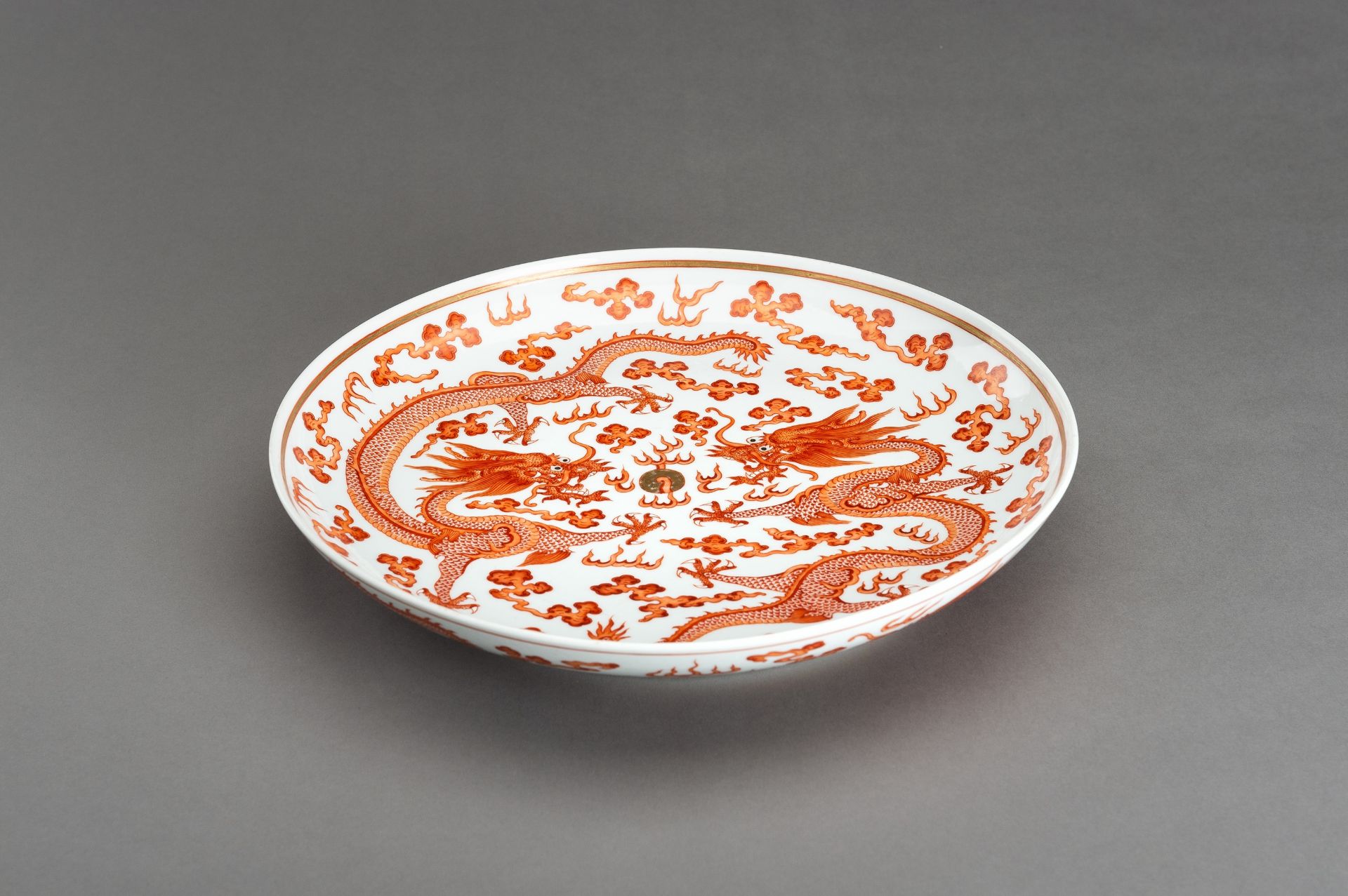 A LARGE IRON-RED 'DRAGONS' PORCELAIN DISH - Image 5 of 9