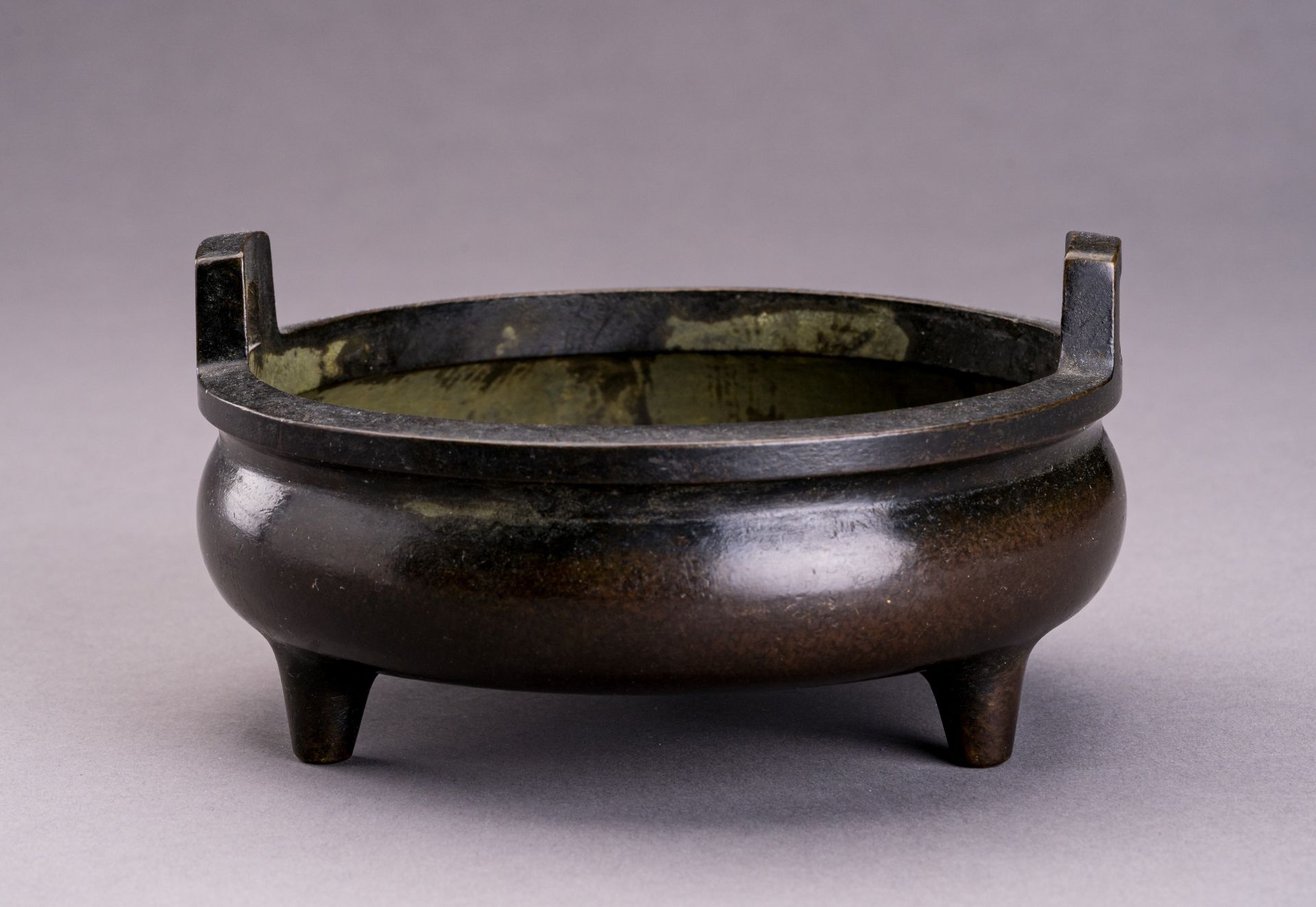 A BRONZE TRIPOD CENSER, QING