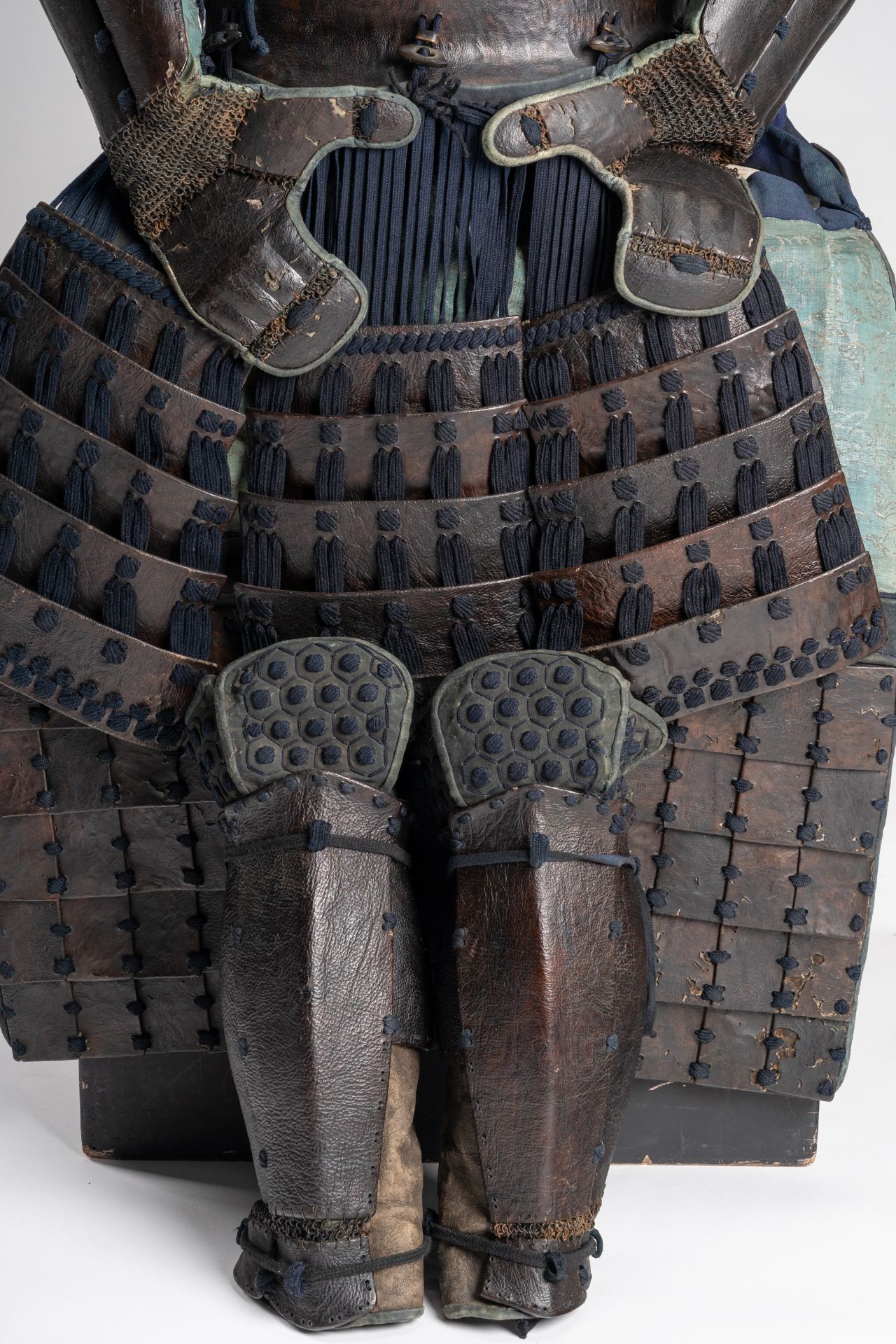 A SUIT OF ARMOR WITH EBOSHI KABUTO - Image 10 of 11