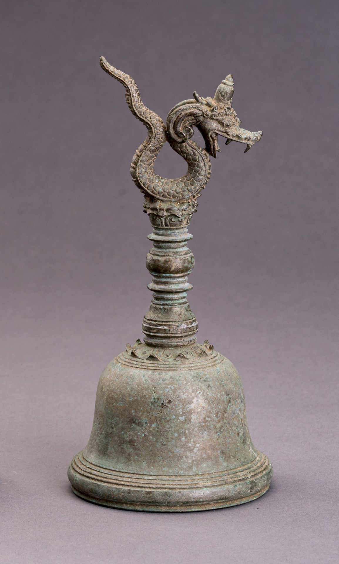 A BRONZE 'DRAGON' TEMPLE BELL - Image 6 of 8