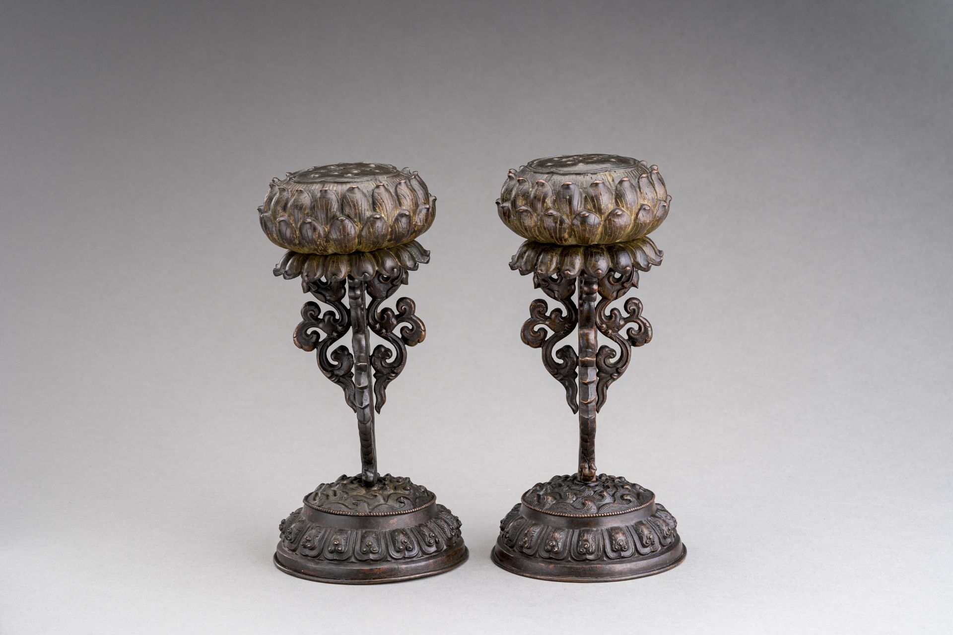 A FINE PAIR OF COPPER-BRONZE 'BUDDHIST EMBLEM' STANDS, QIANLONG - Image 4 of 7