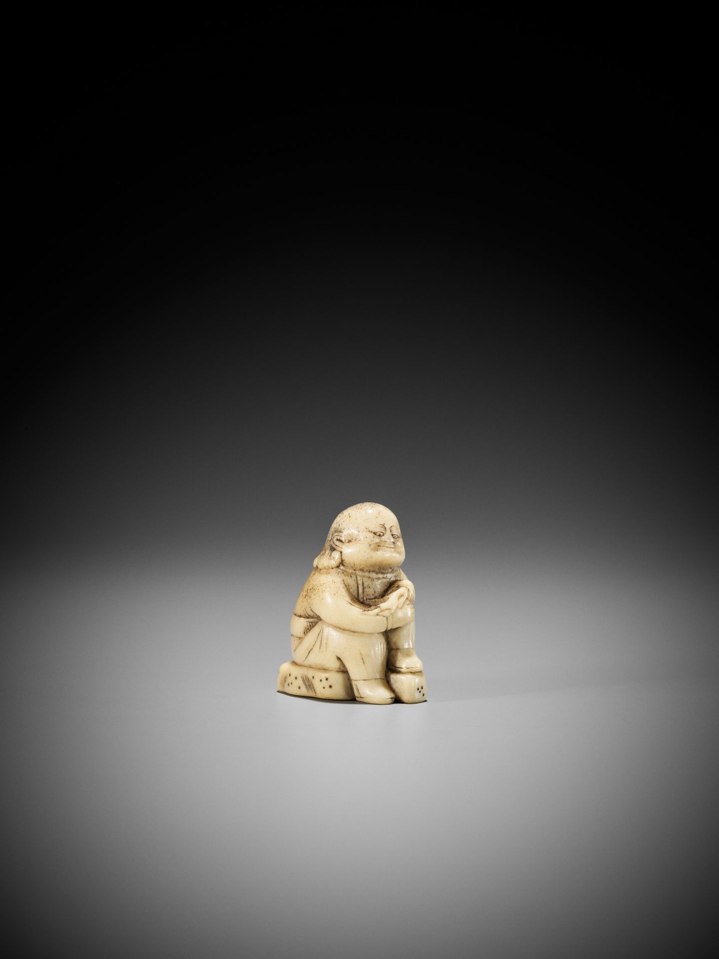 A RARE STAG ANTLER NETSUKE OF AN ISLANDER - Image 4 of 9