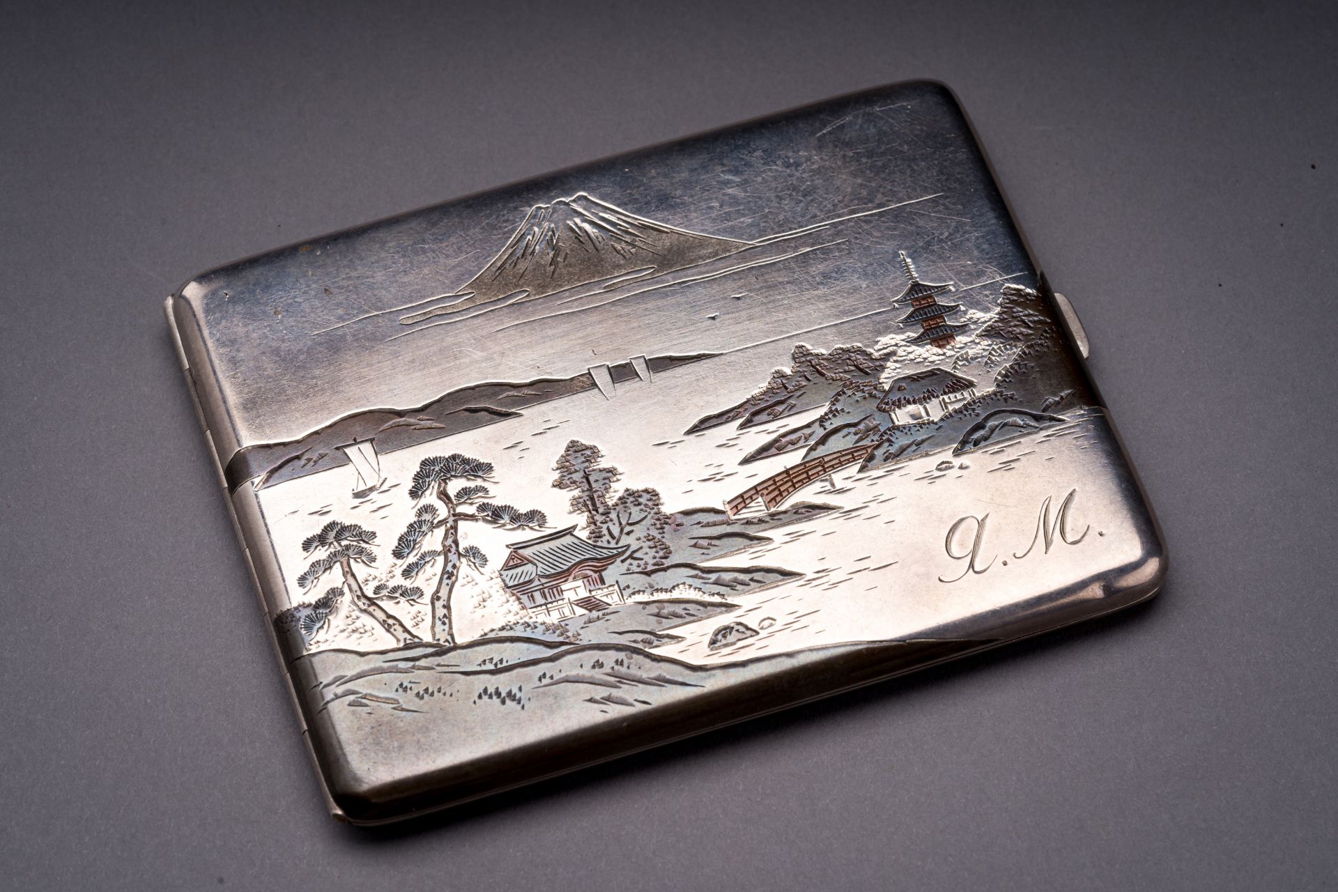 A SILVER CIGARETTE CASE DEPICTING MOUNT FUJI - Image 6 of 8