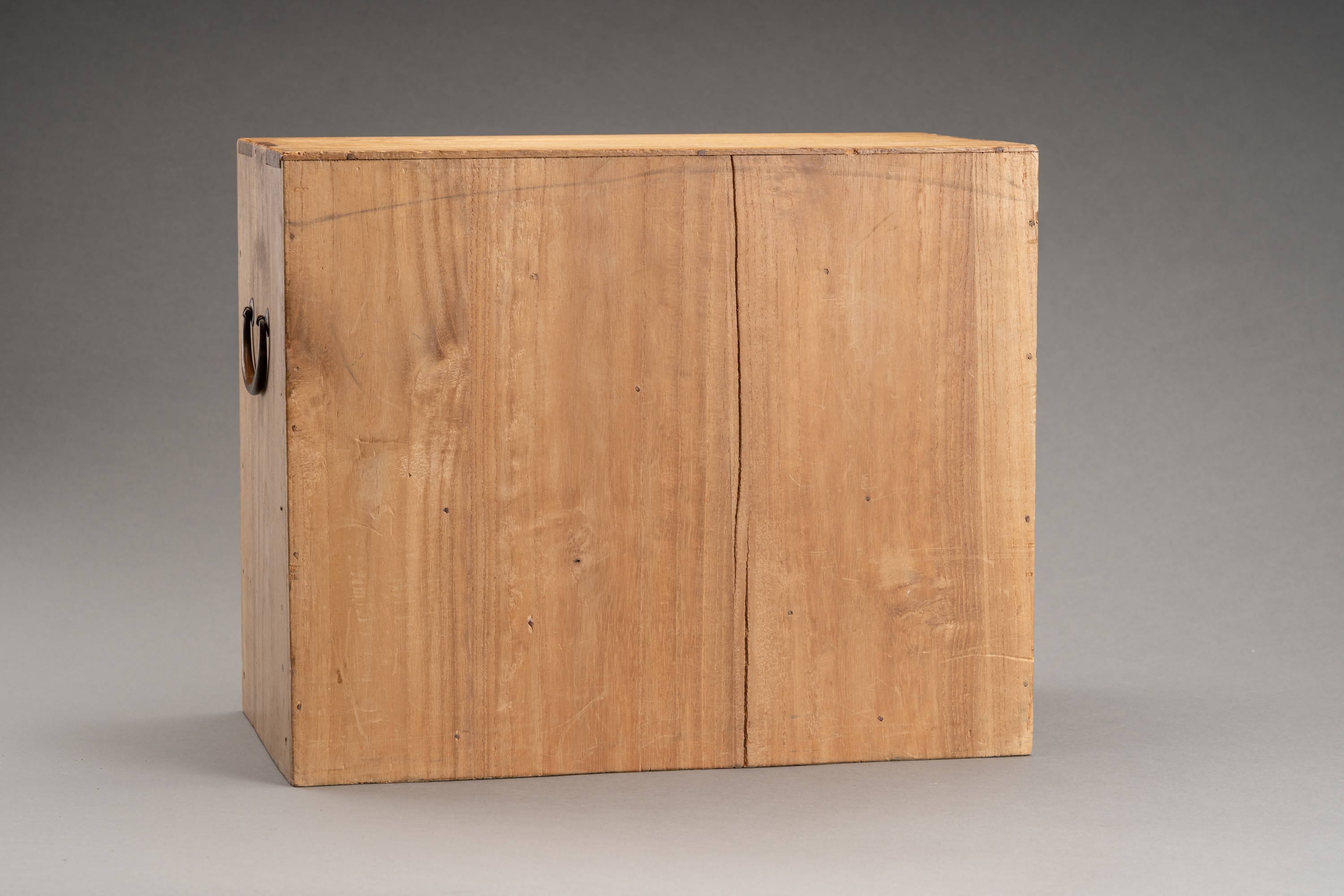 A WOODEN JAPANESE STORAGE BOX WITH 5 DRAWERS - Image 8 of 8