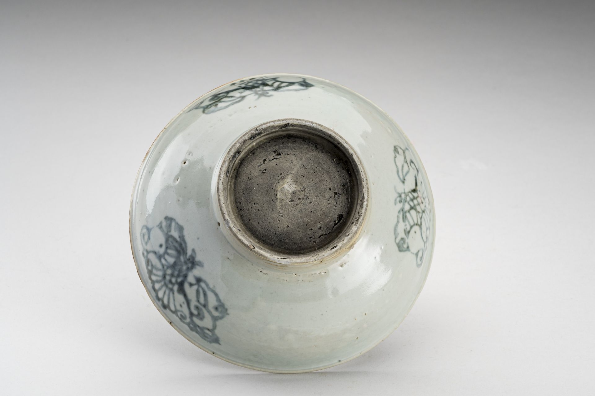 A KOREAN UNDERGLAZE BLUE PORCELAIN BOWL - Image 7 of 7