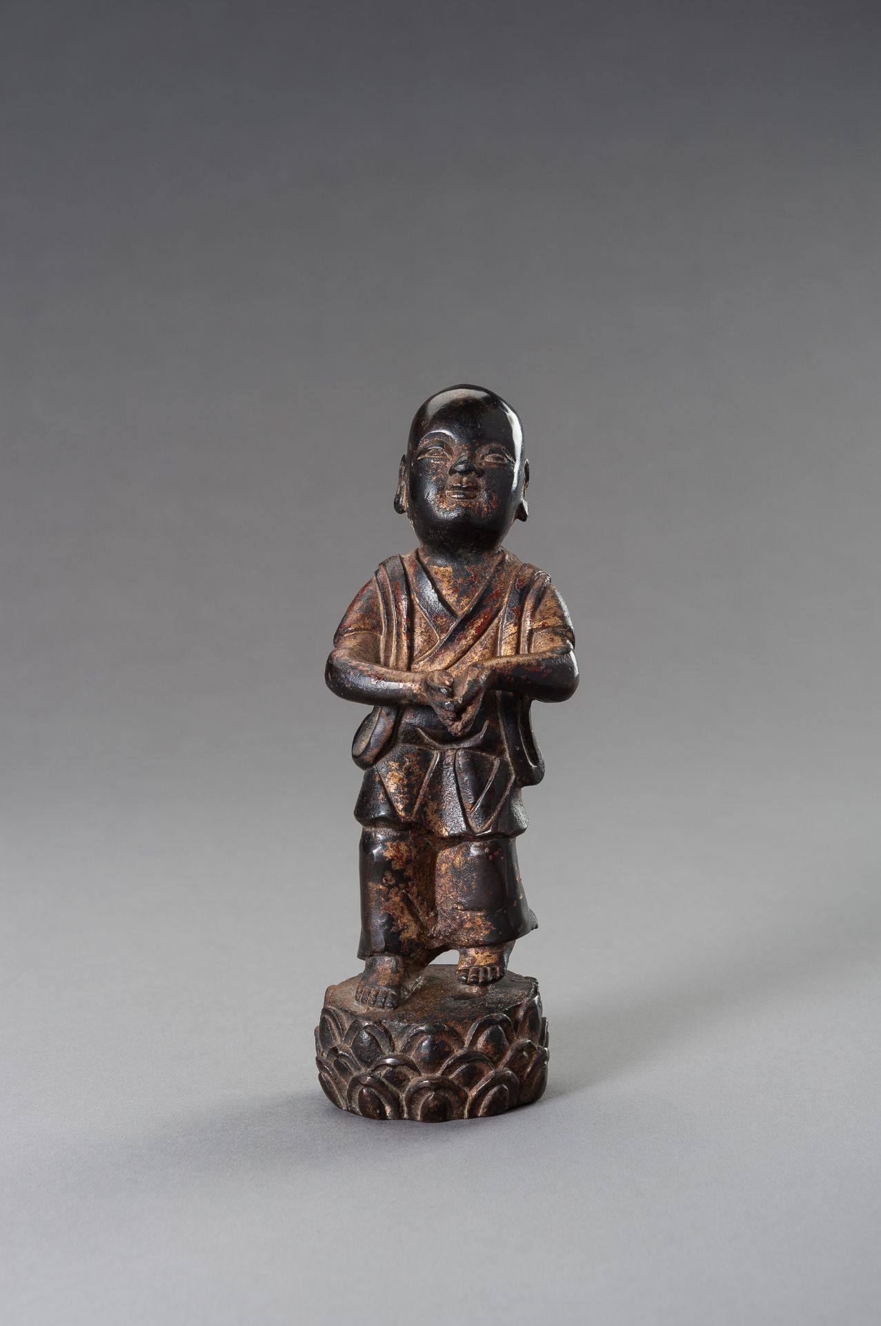 A BRONZE FIGURE OF SHANCAI TONGZI, 1900s - Bild 2 aus 8