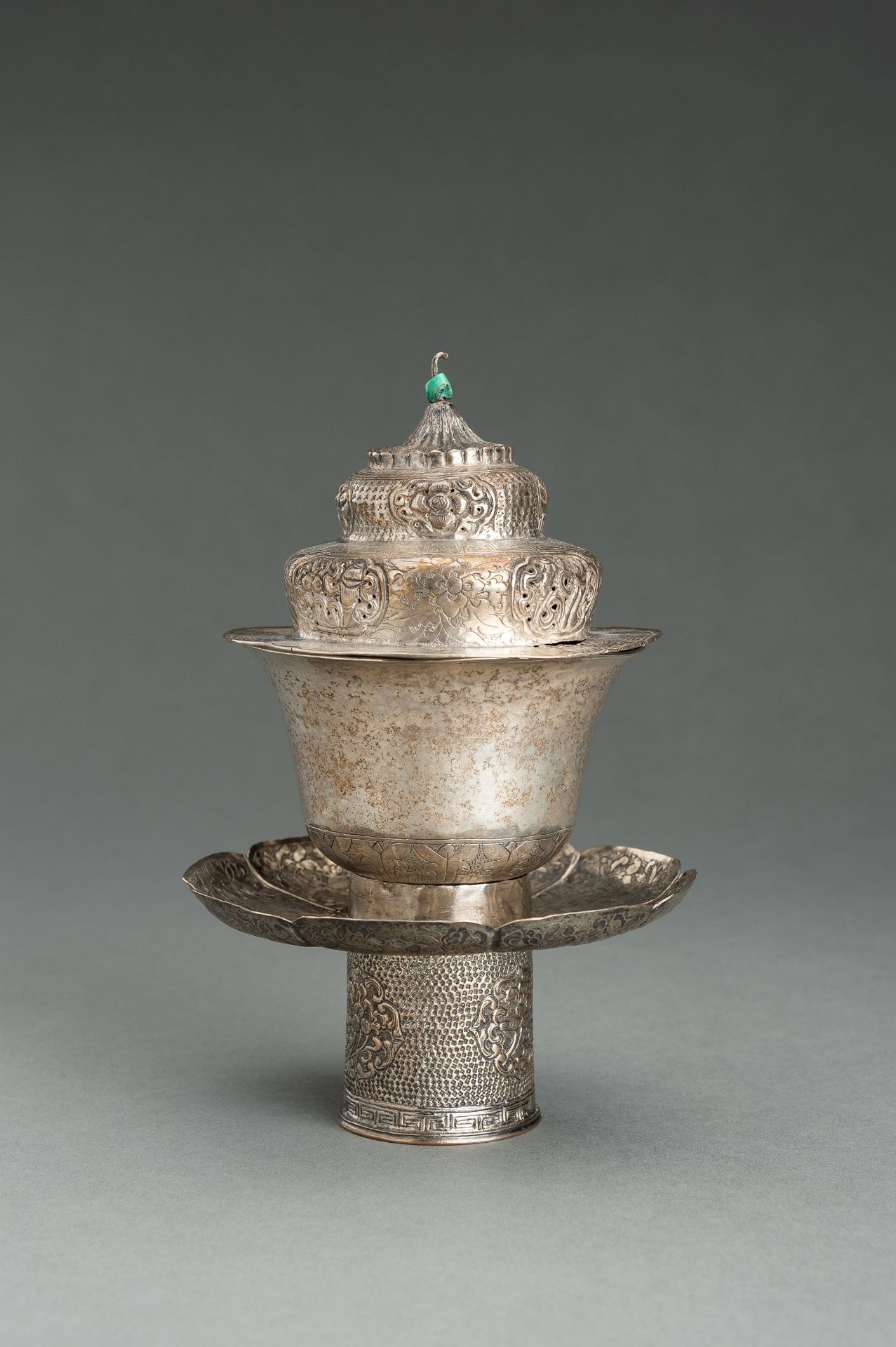 A TIBETAN SILVER BUTTER TEA SET, 19th CENTURY - Bild 3 aus 9