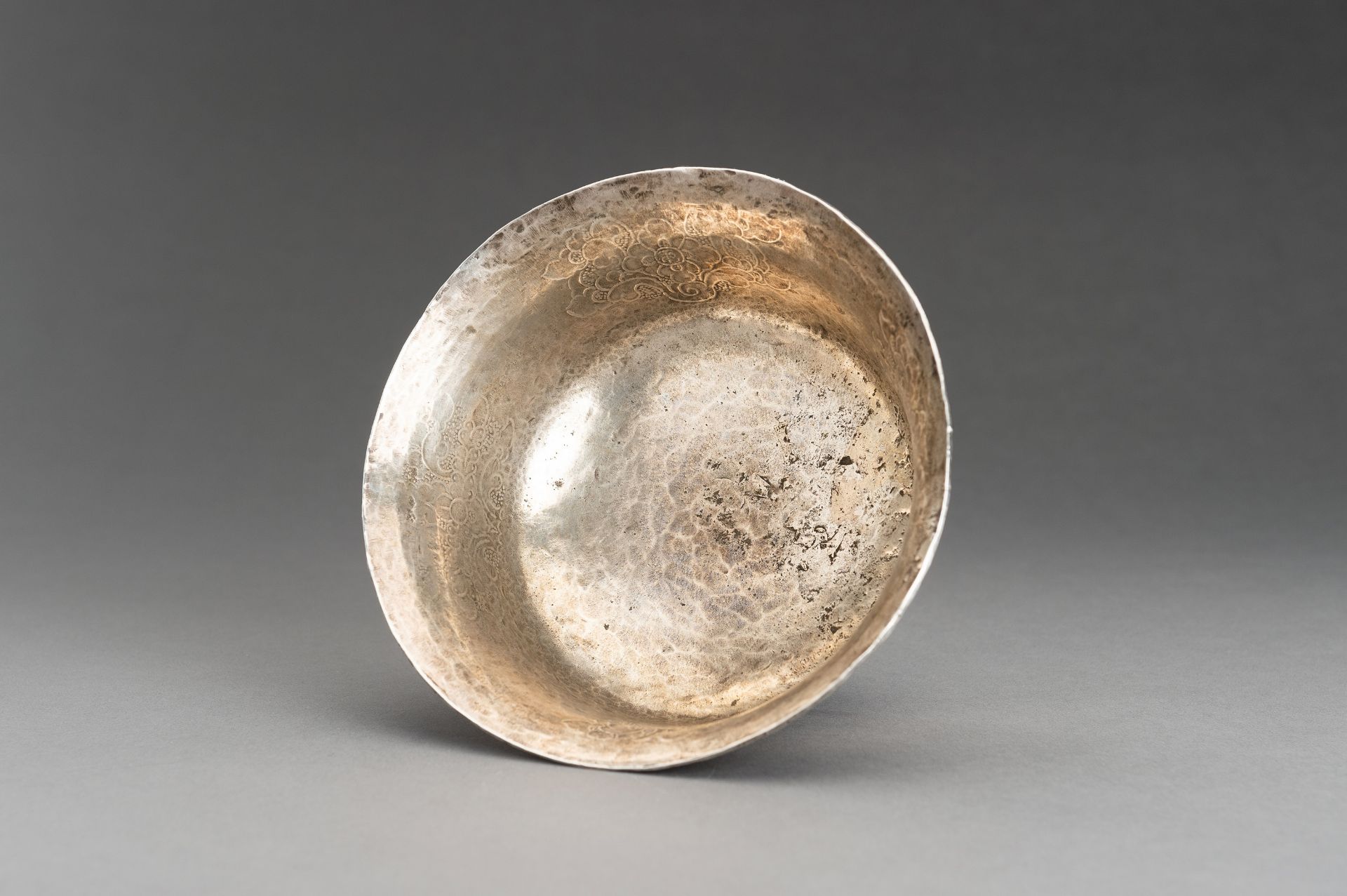 A FINE SILVER RITUAL BOWL, 19th CENTURY - Bild 7 aus 10