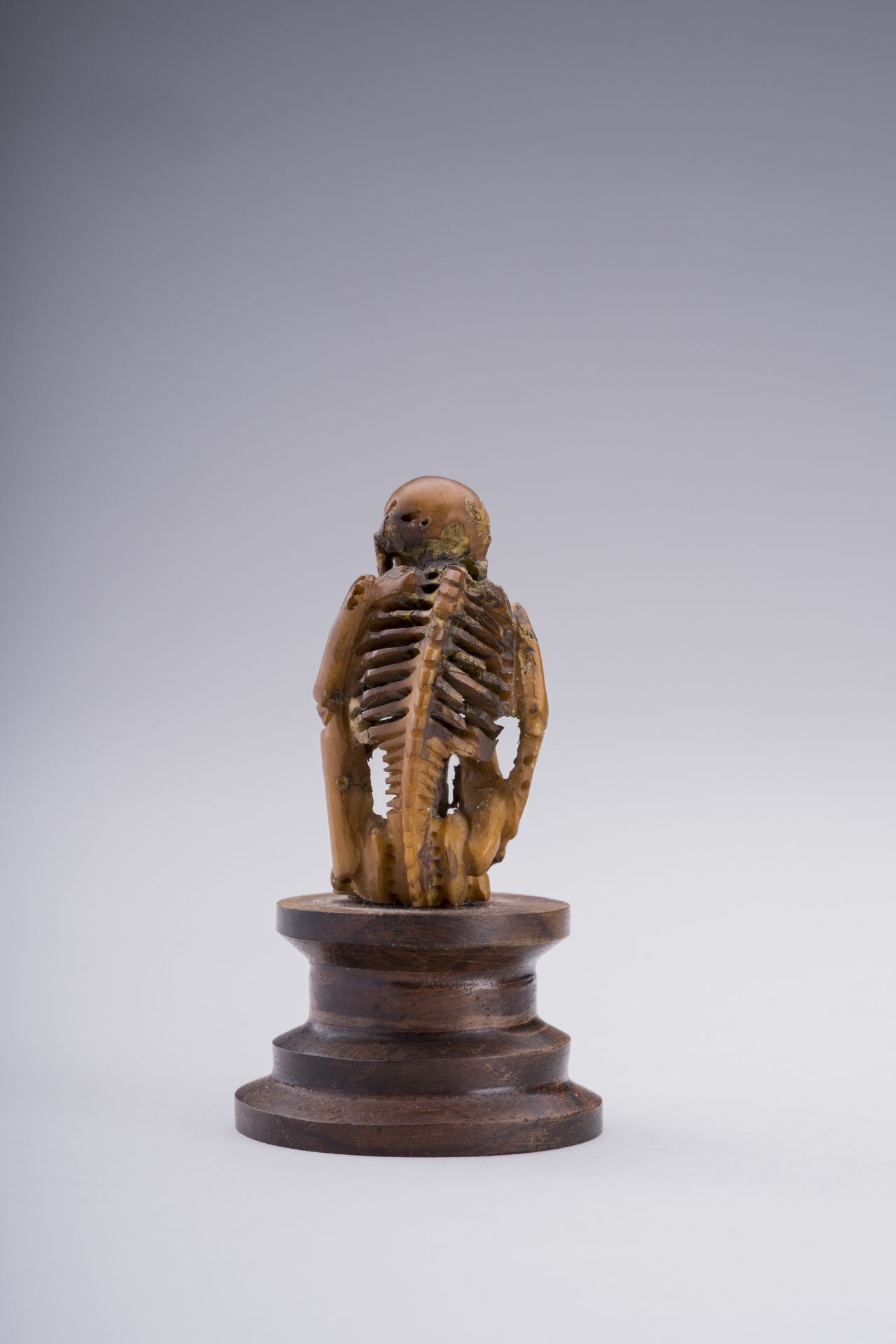 A SMALL BONE CARVING OF A SKELETON, MEIJI - Image 6 of 7