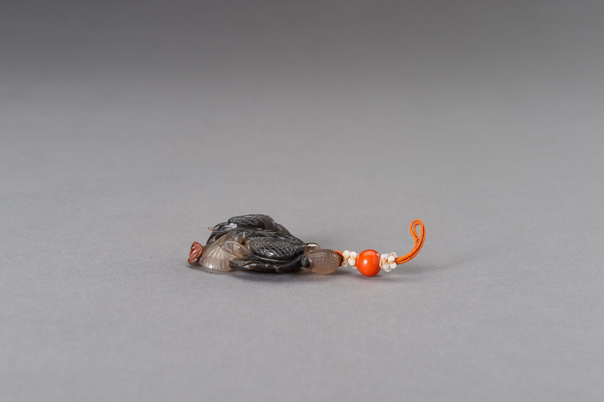 AN AGATE 'CRAB' PENDANT, 18TH CENTURY - Bild 6 aus 8