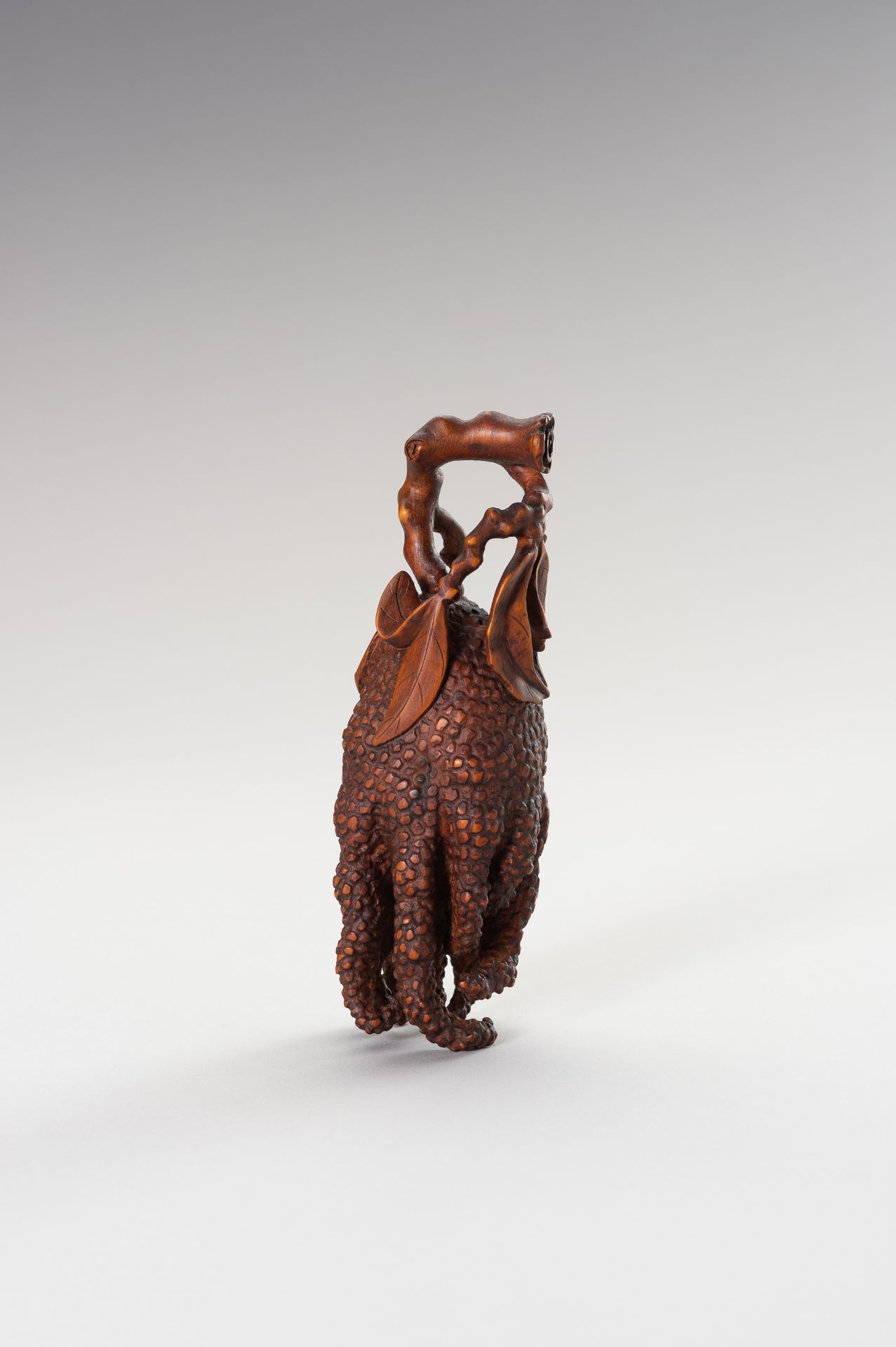 A BOXWOOD CARVING OF 'BUDDHA HAND CITRON' - Image 9 of 11