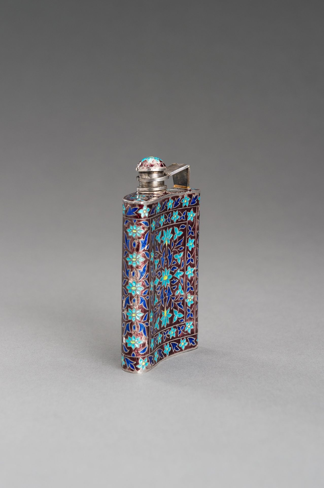 A MUGHAL STYLE ENAMELED SILVER HIP FLASK - Bild 7 aus 13