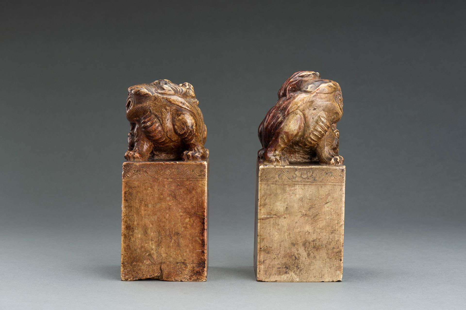 A LARGE PAIR OF 'BUDDHIST LIONS' SOAPSTONE SEALS - Image 2 of 22