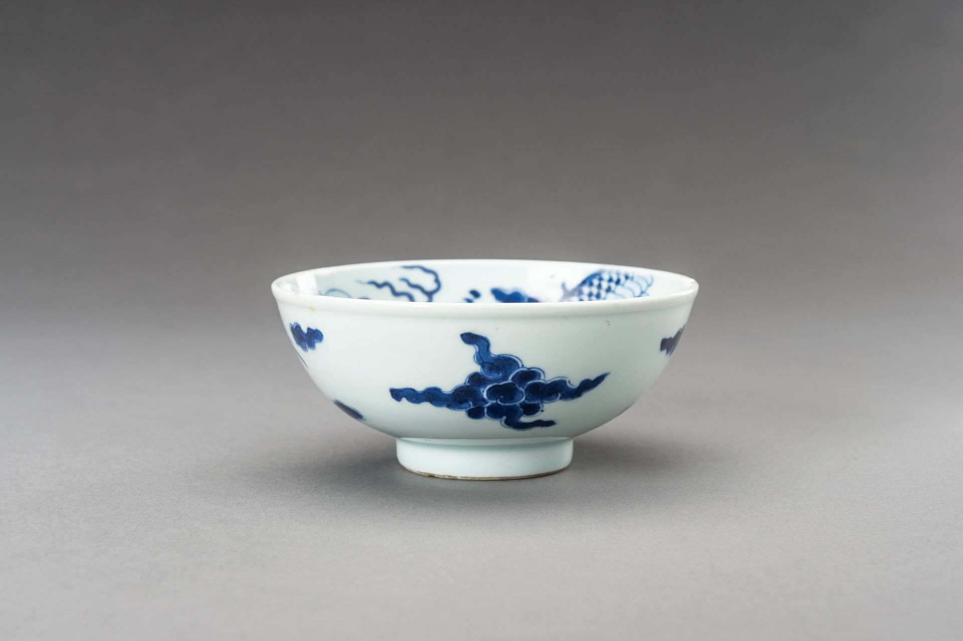 A BLUE AND WHITE 'DRAGON' PORCELAIN BOWL, 1920s - Image 8 of 14