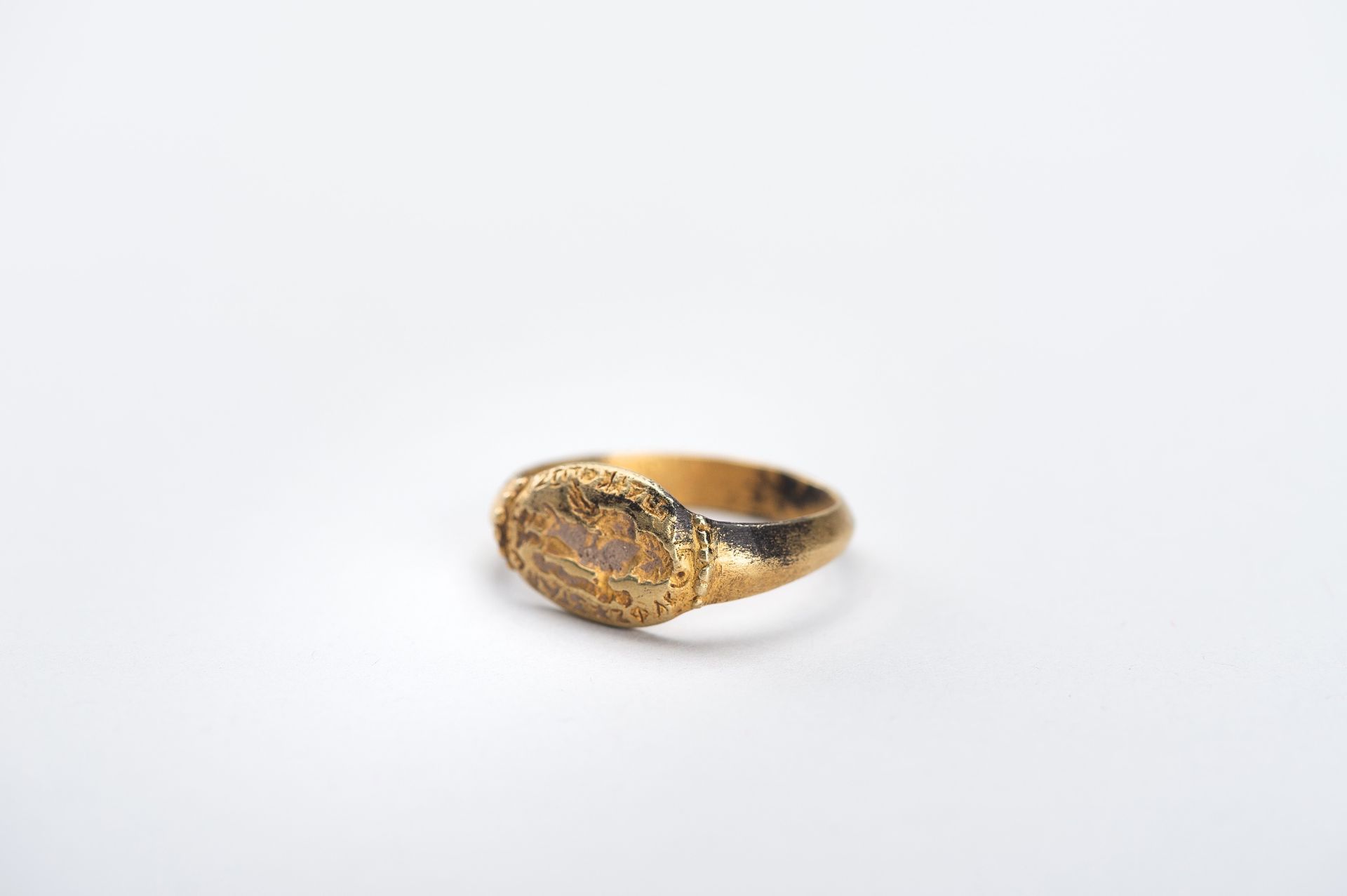 AN ANCIENT BACTRIAN GOLD SEAL RING - Image 6 of 10