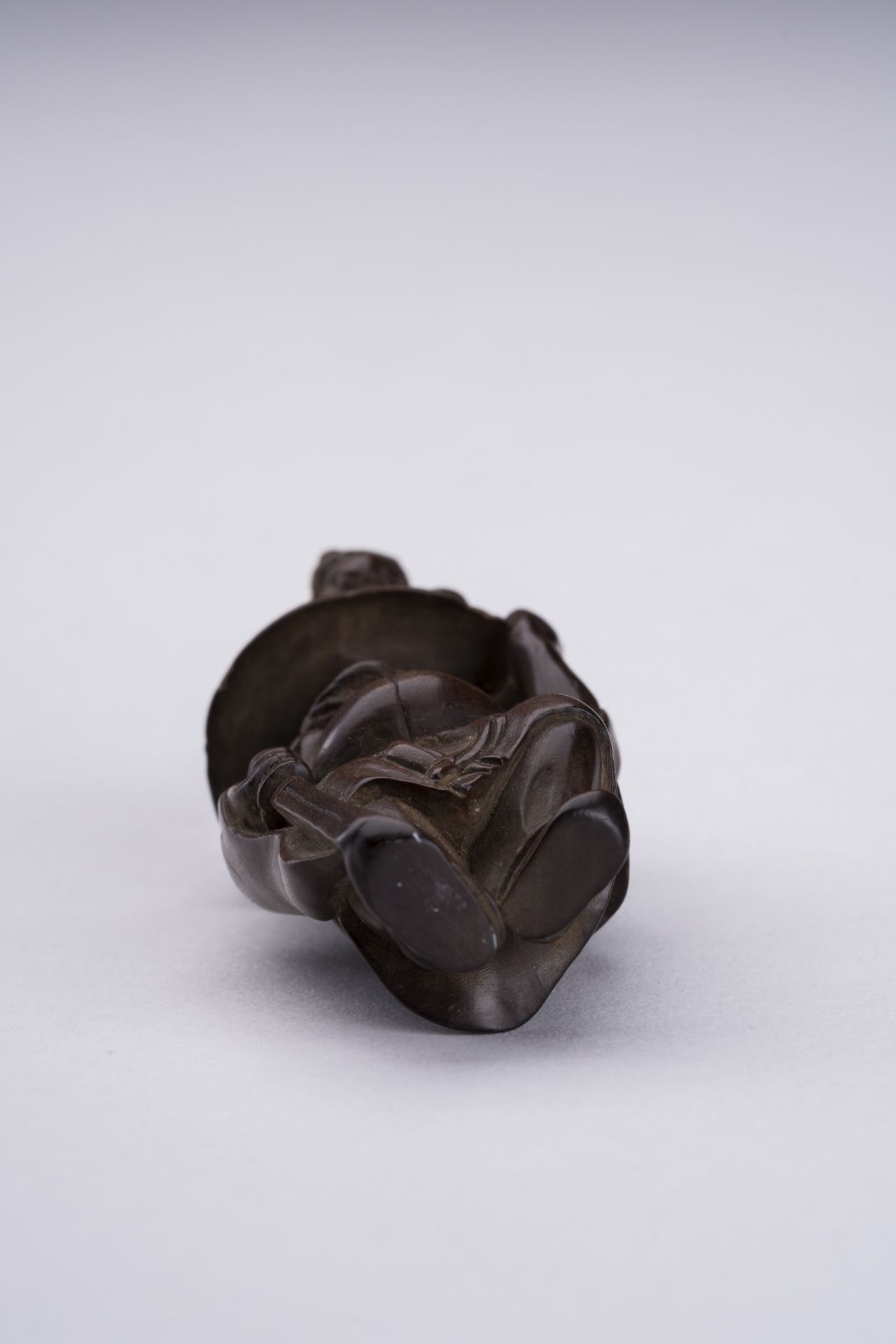 A BOXWOOD NETSUKE OF SHOKI AND ONI - Image 6 of 6