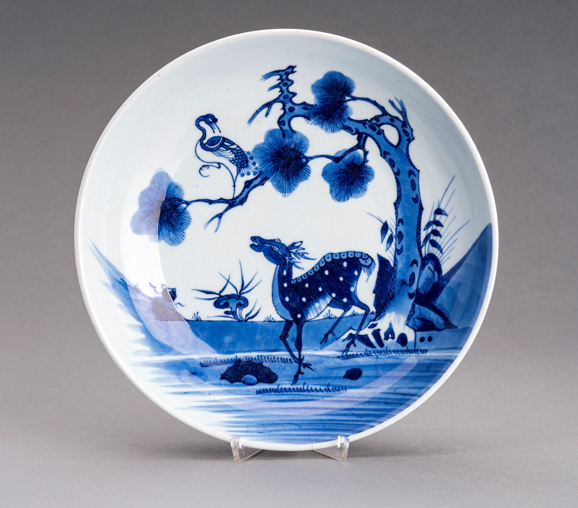 A BLUE AND WHITE 'DEER AND CRANE' PORCELAIN DISH, QING DYNASTY