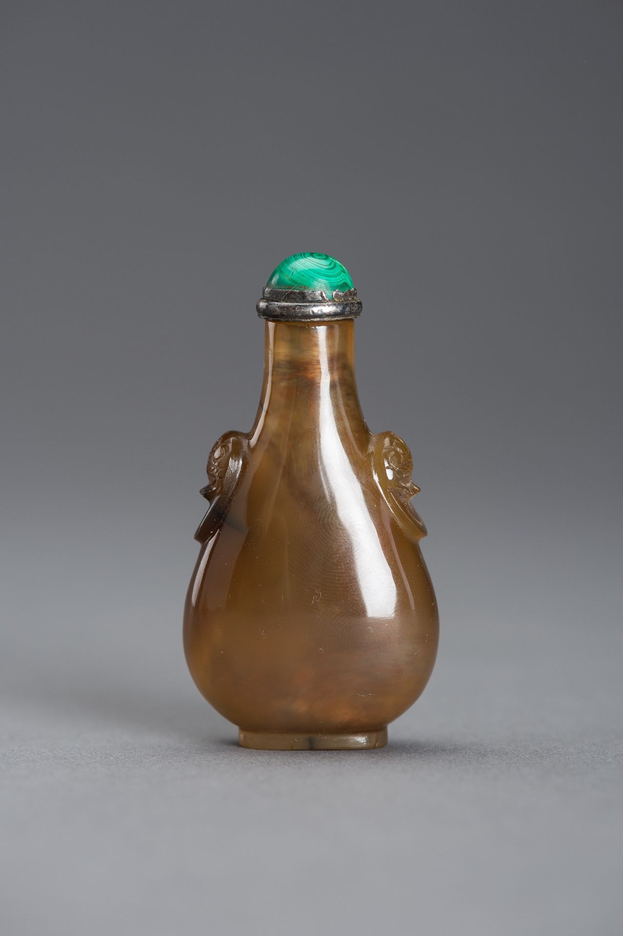 AN AGATE SNUFF BOTTLE - Image 9 of 12