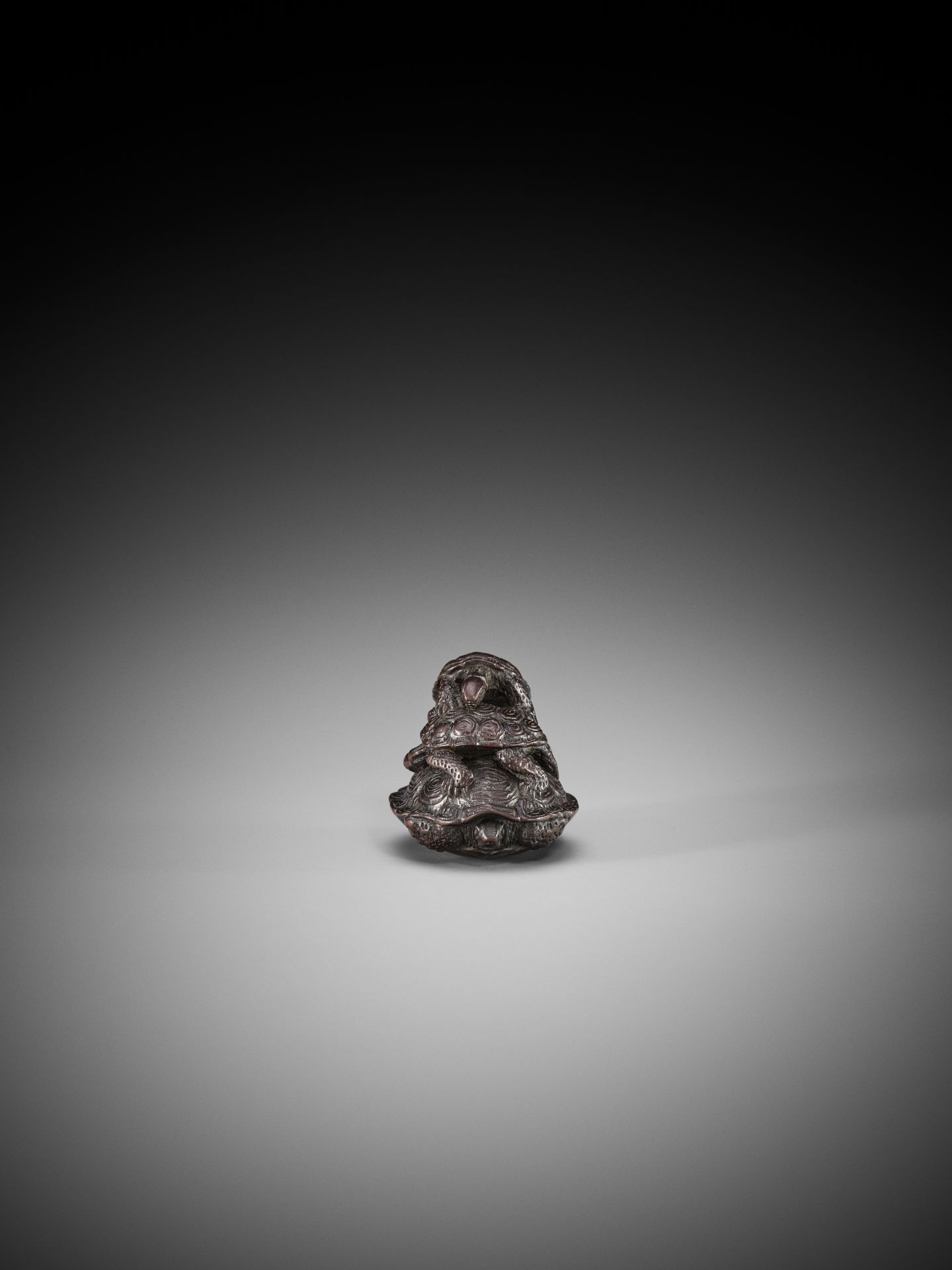 A WOOD NETSUKE OF A THREE TURTLES IN A PYRAMID - Image 6 of 8