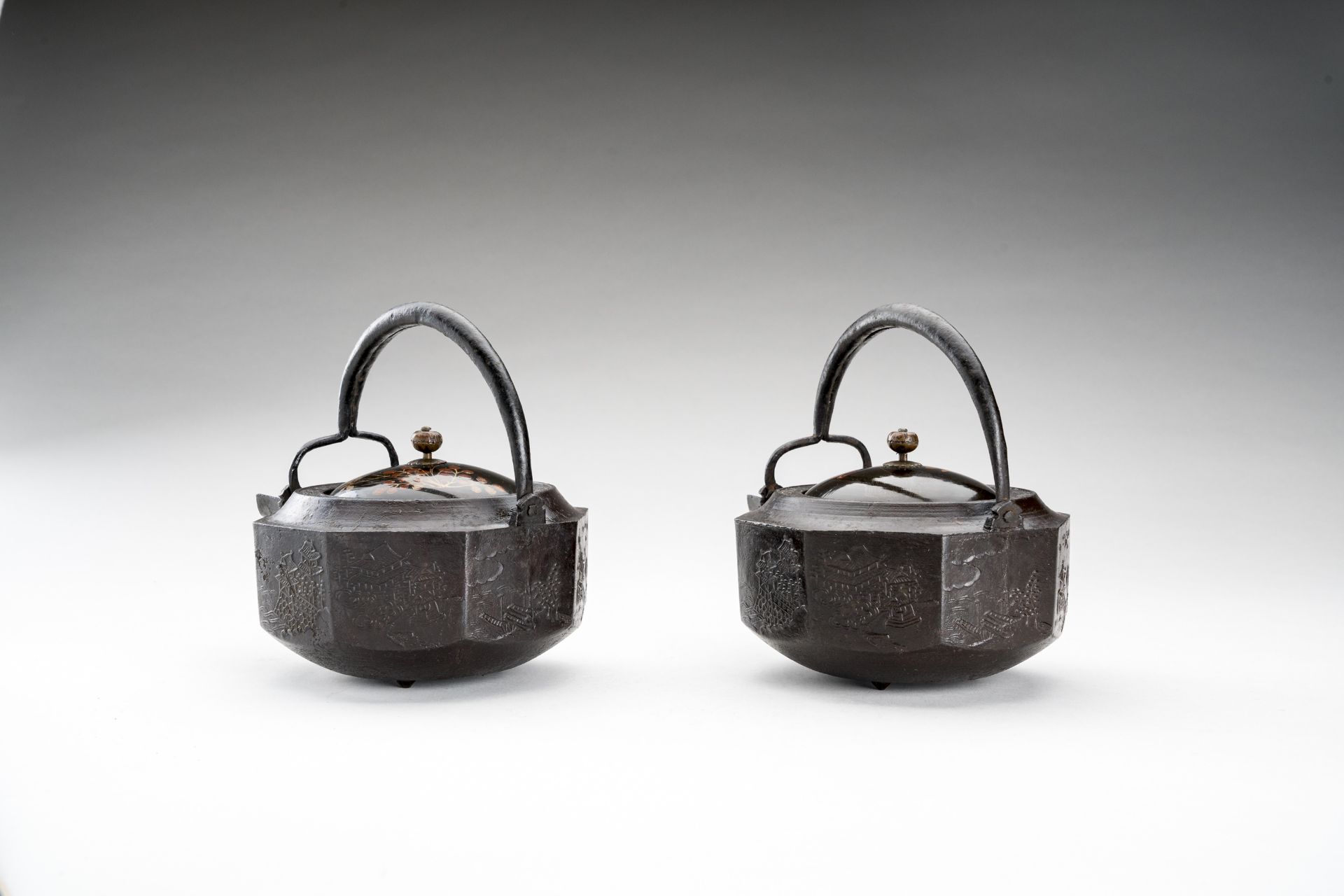 A PAIR OF CAST IRON SAKE EWERS CHOSHI, EDO - Image 9 of 15