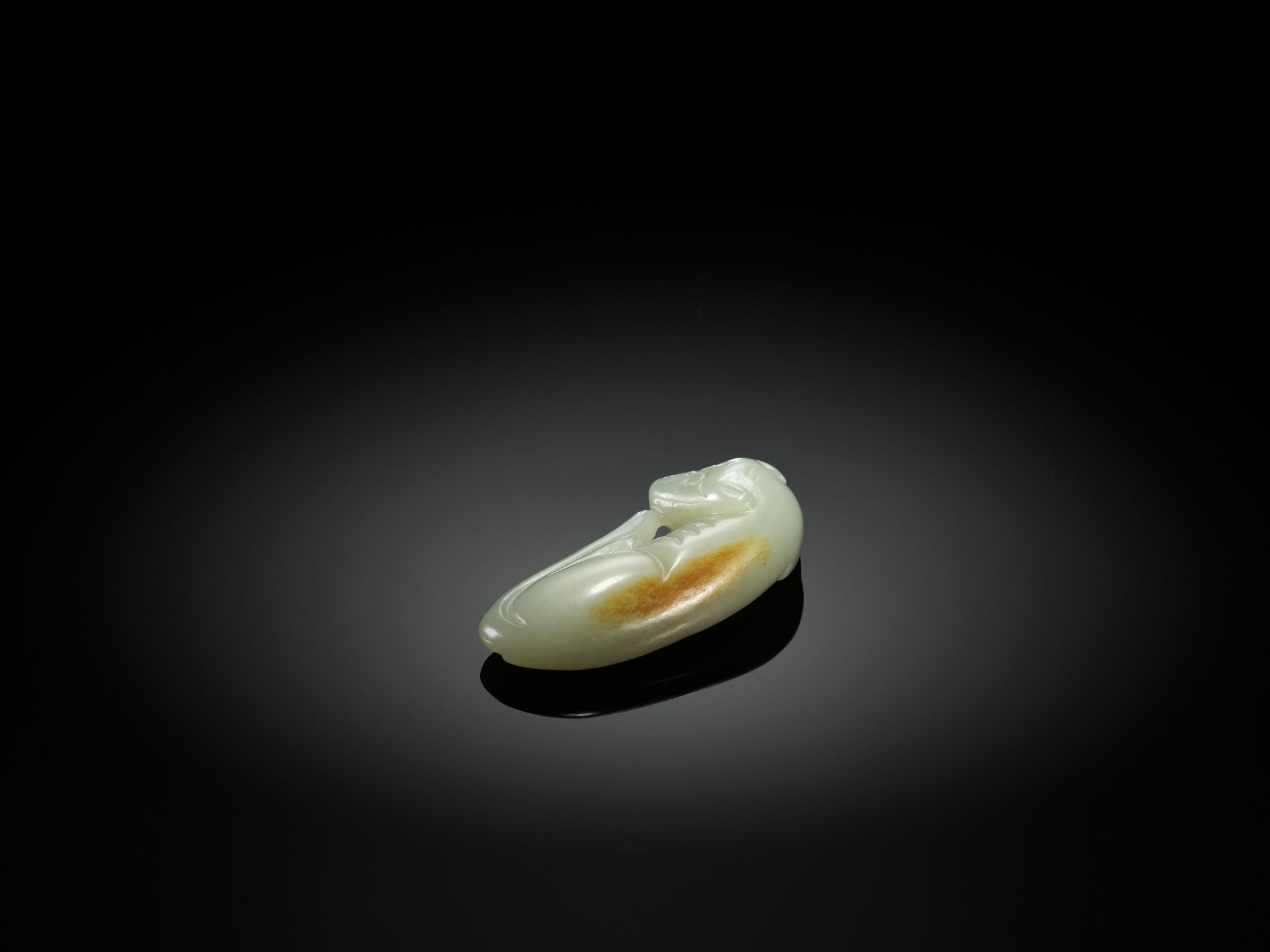 A PALE CELADON JADE CARVING OF A DOG, QING - Image 4 of 7