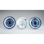 A LOT WITH THREE BLUE AND WHITE PORCELAIN DISHES, EDO