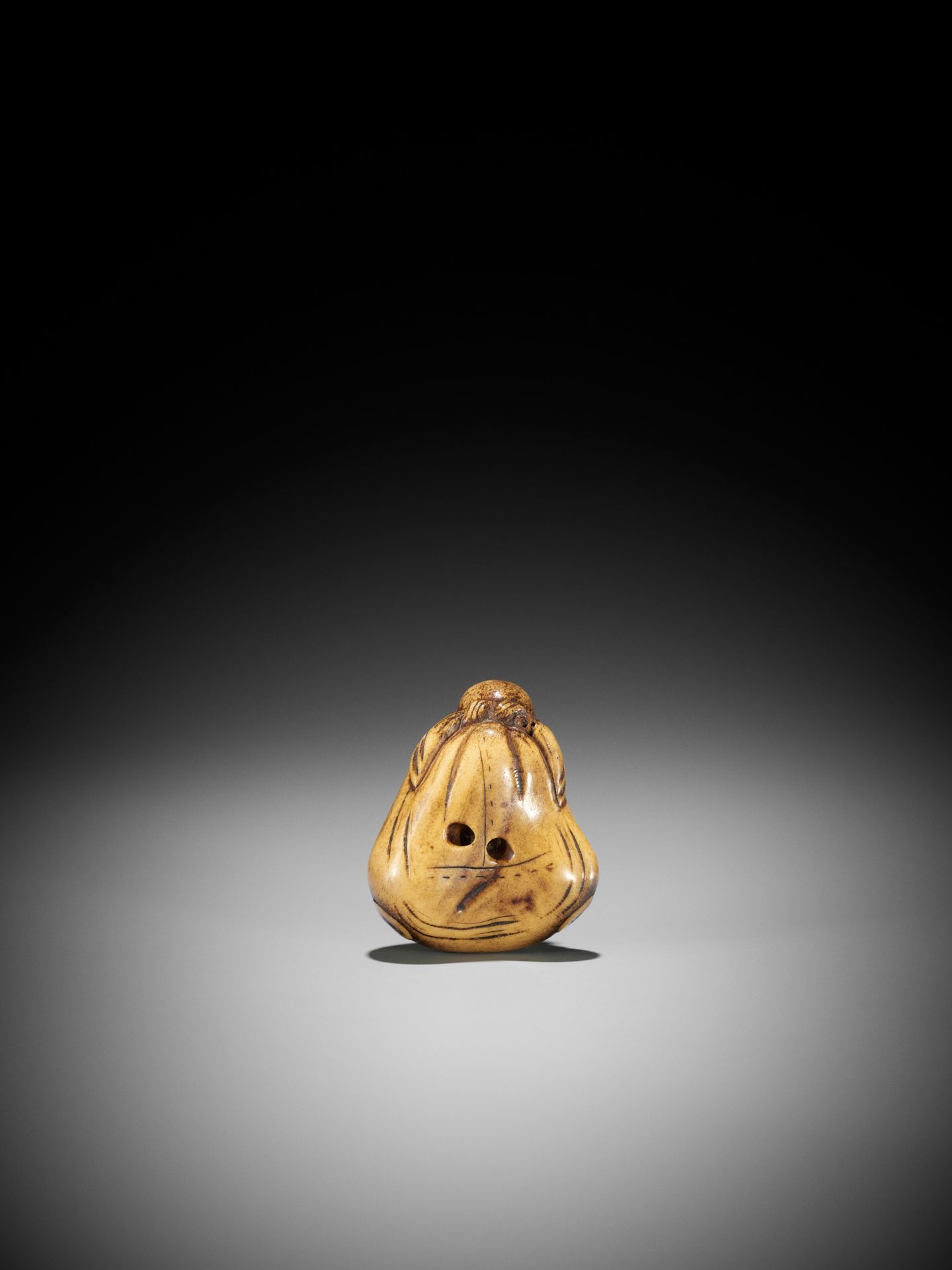 A LARGE STAG ANTLER NETSUKE OF HOTEI INSIDE HIS TREASURE BAG - Image 8 of 10